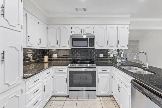 Single Family Residence For Rent in Hopkins County , 221 Azalea Drive, Sulphur Springs, Texas 75482, 3 Bedroom, 2 Bathroom, 2 Garage spaces, 1,731 Sqft, built in 1977, mls#21390647, Real Estate Agent in Sulphur Springs, Homes For Rent in Hopkins county, Homes For Rent in Sulphur Springs, Realtor in Sulphur Springs Texas, Real Estate Brokerage Independent Realty Texas, Luminita Cordes Realtor