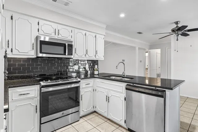 Single Family Residence For Rent in Hopkins County , 221 Azalea Drive, Sulphur Springs, Texas 75482, 3 Bedroom, 2 Bathroom, 2 Garage spaces, 1,731 Sqft, built in 1977, mls#21390647, Real Estate Agent in Sulphur Springs, Homes For Rent in Hopkins county, Homes For Rent in Sulphur Springs, Realtor in Sulphur Springs Texas, Real Estate Brokerage Independent Realty Texas, Luminita Cordes Realtor
