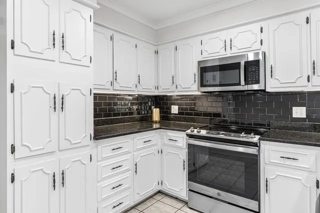 Single Family Residence For Rent in Hopkins County , 221 Azalea Drive, Sulphur Springs, Texas 75482, 3 Bedroom, 2 Bathroom, 2 Garage spaces, 1,731 Sqft, built in 1977, mls#21390647, Real Estate Agent in Sulphur Springs, Homes For Rent in Hopkins county, Homes For Rent in Sulphur Springs, Realtor in Sulphur Springs Texas, Real Estate Brokerage Independent Realty Texas, Luminita Cordes Realtor