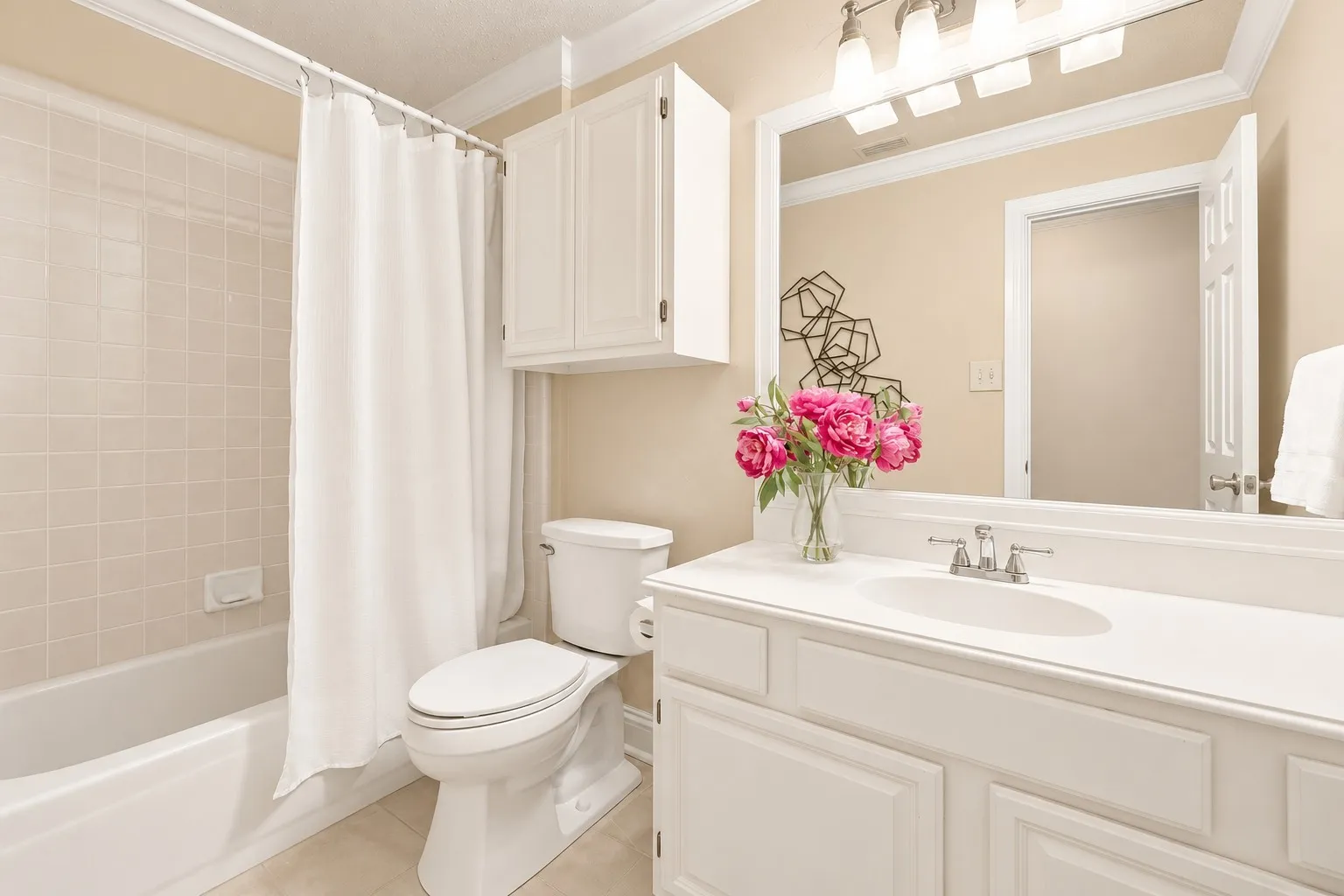 Single Family Residence For Sale in Dallas County , 3720 Camden Lane, Addison, Texas 75001, 3 Bedroom, 4 Bathroom, 2 Garage spaces, 2,510 Sqft, built in 1993, mls#21385807, Real Estate Agent in Addison, Homes For Sale in Dallas county, Homes For Sale in Addison, Realtor in Addison Texas, Real Estate Brokerage Independent Realty Texas, Luminita Cordes Realtor