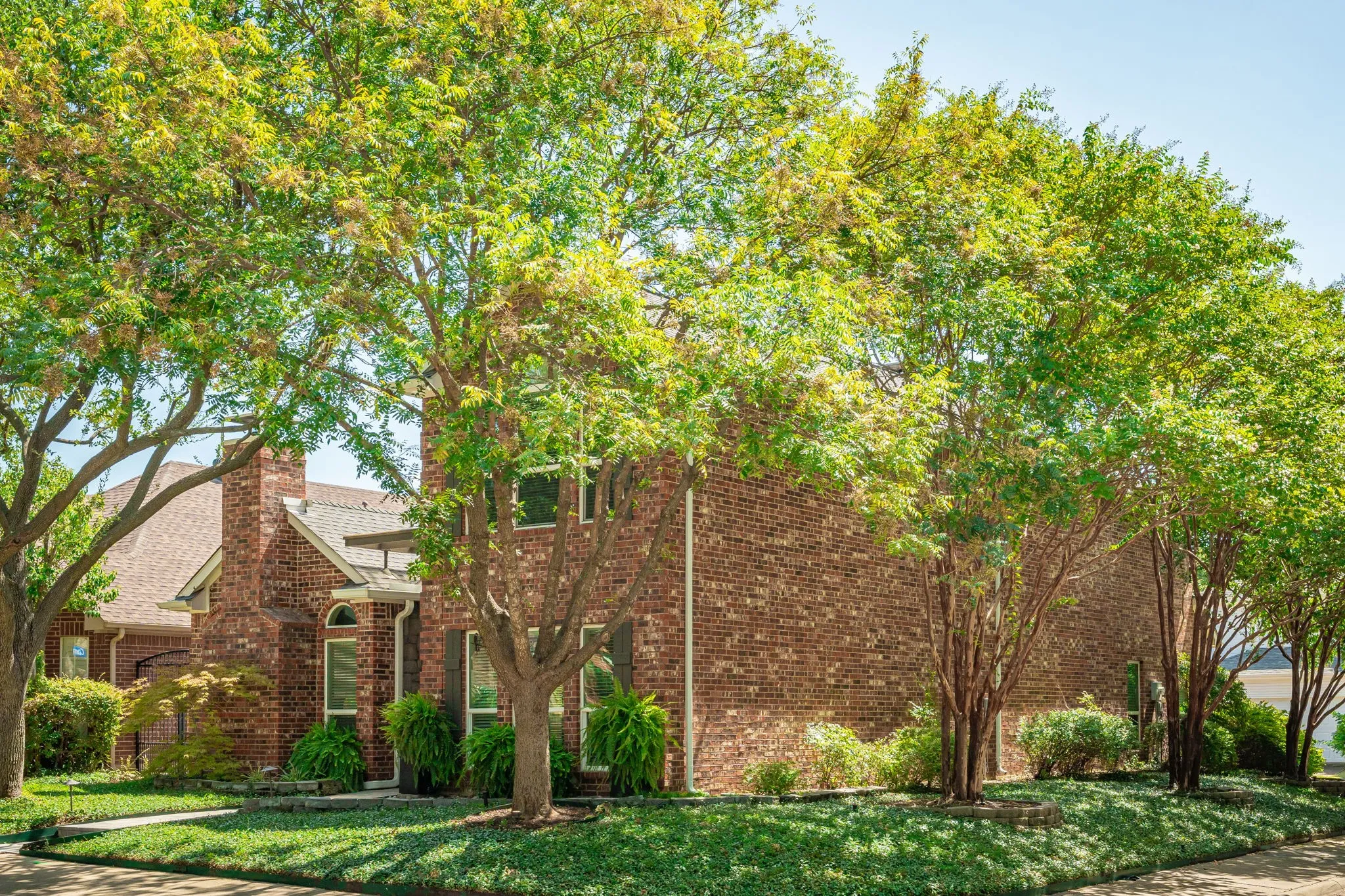 Single Family Residence For Sale in Dallas County , 3720 Camden Lane, Addison, Texas 75001, 3 Bedroom, 4 Bathroom, 2 Garage spaces, 2,510 Sqft, built in 1993, mls#21385807, Real Estate Agent in Addison, Homes For Sale in Dallas county, Homes For Sale in Addison, Realtor in Addison Texas, Real Estate Brokerage Independent Realty Texas, Luminita Cordes Realtor