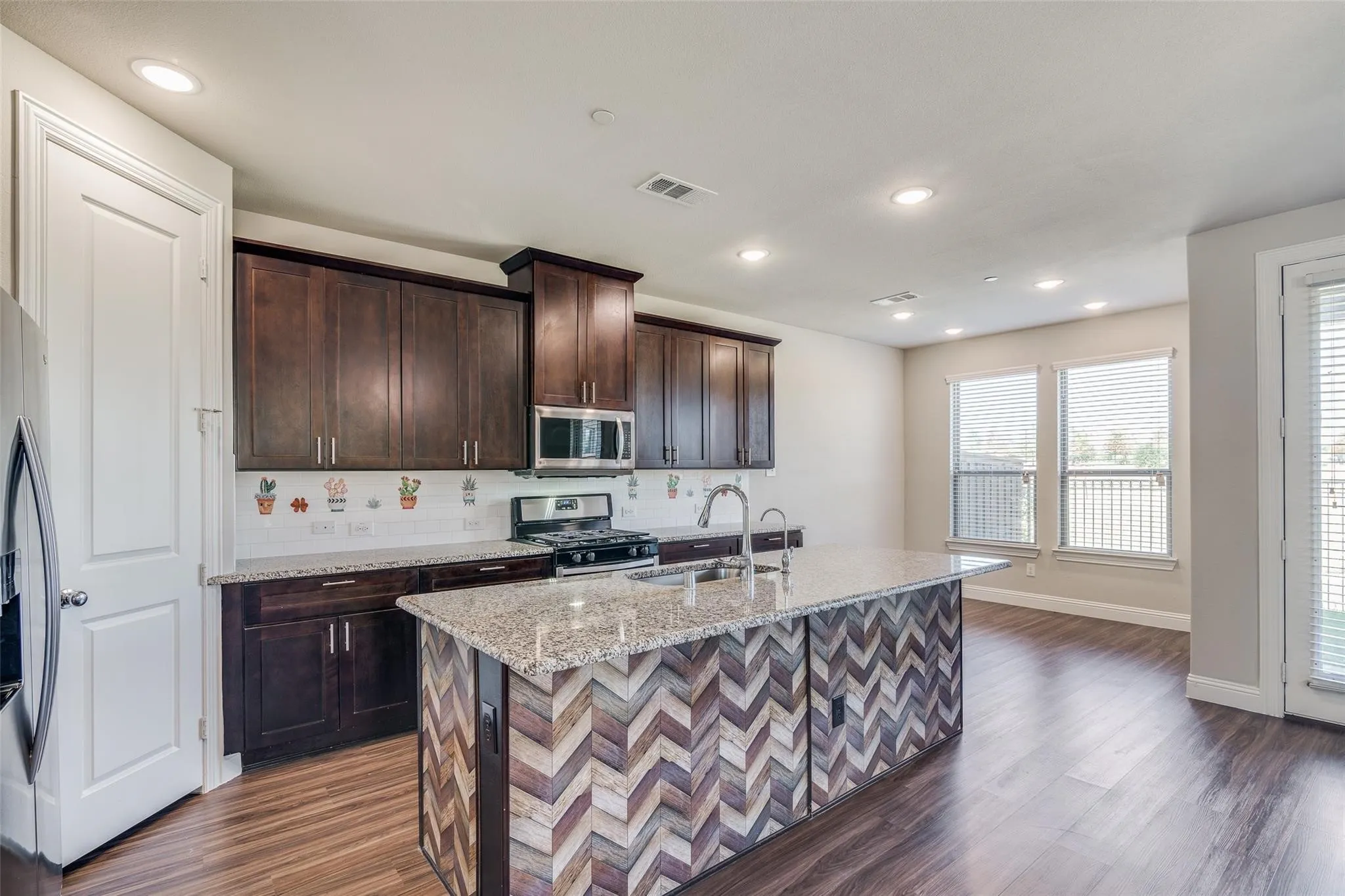Townhouse For Rent in Collin County , 4533 Titus Circle, Plano, Texas 75024, 3 Bedroom, 3 Bathroom, 2 Garage spaces, 1,979 Sqft, built in 2018, mls#21390640, Real Estate Agent in Plano, Homes For Rent in Collin county, Homes For Rent in Plano, Realtor in Plano Texas, Real Estate Brokerage Independent Realty Texas, Luminita Cordes Realtor