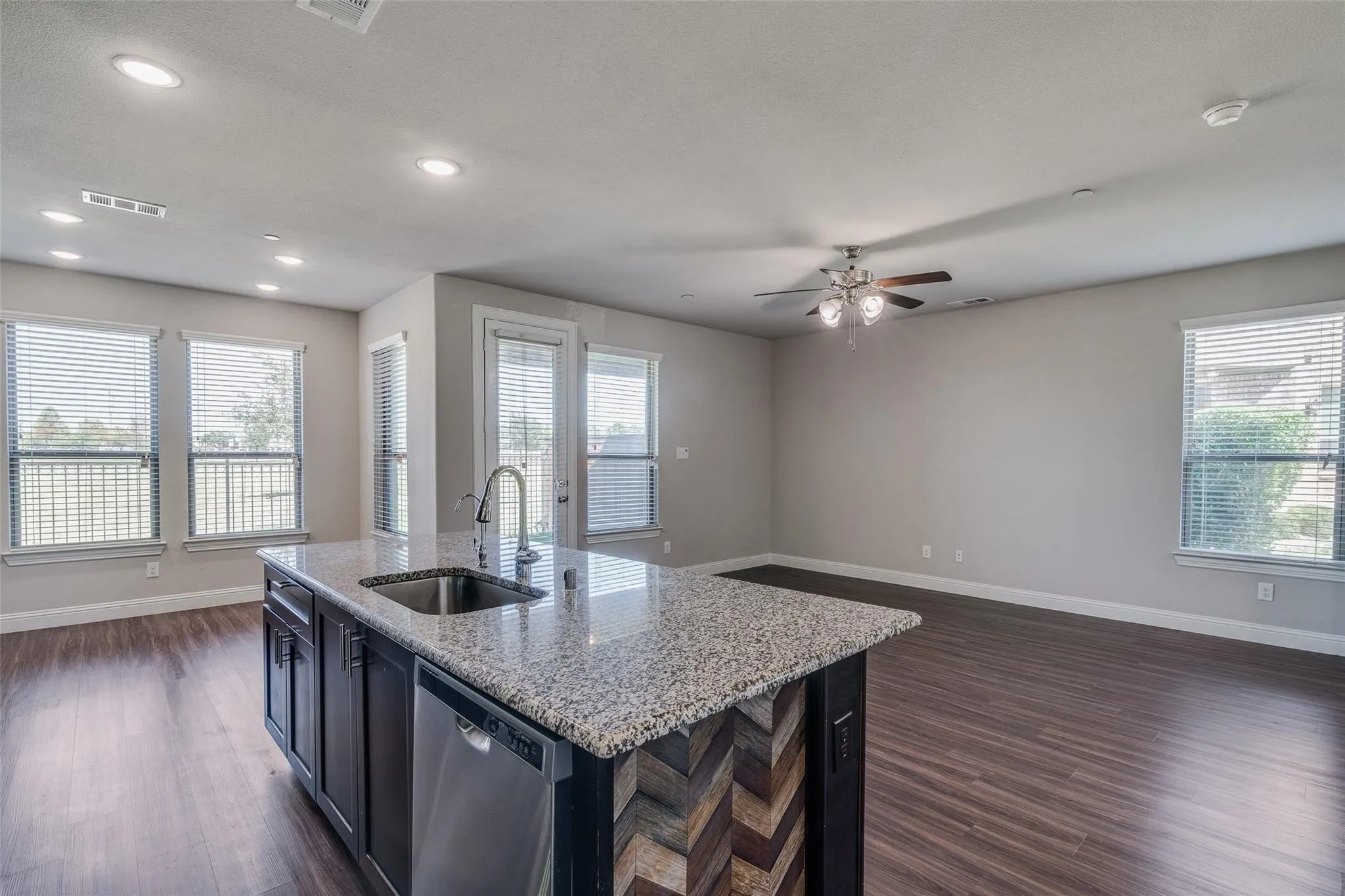 Townhouse For Rent in Collin County , 4533 Titus Circle, Plano, Texas 75024, 3 Bedroom, 3 Bathroom, 2 Garage spaces, 1,979 Sqft, built in 2018, mls#21390640, Real Estate Agent in Plano, Homes For Rent in Collin county, Homes For Rent in Plano, Realtor in Plano Texas, Real Estate Brokerage Independent Realty Texas, Luminita Cordes Realtor