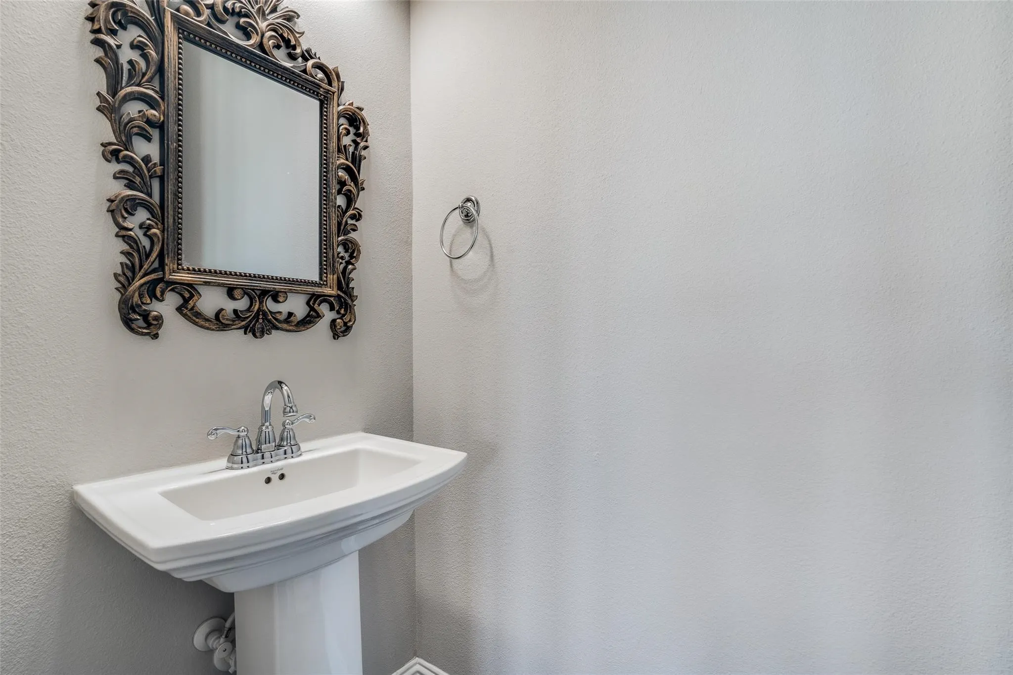 Townhouse For Rent in Collin County , 4533 Titus Circle, Plano, Texas 75024, 3 Bedroom, 3 Bathroom, 2 Garage spaces, 1,979 Sqft, built in 2018, mls#21390640, Real Estate Agent in Plano, Homes For Rent in Collin county, Homes For Rent in Plano, Realtor in Plano Texas, Real Estate Brokerage Independent Realty Texas, Luminita Cordes Realtor