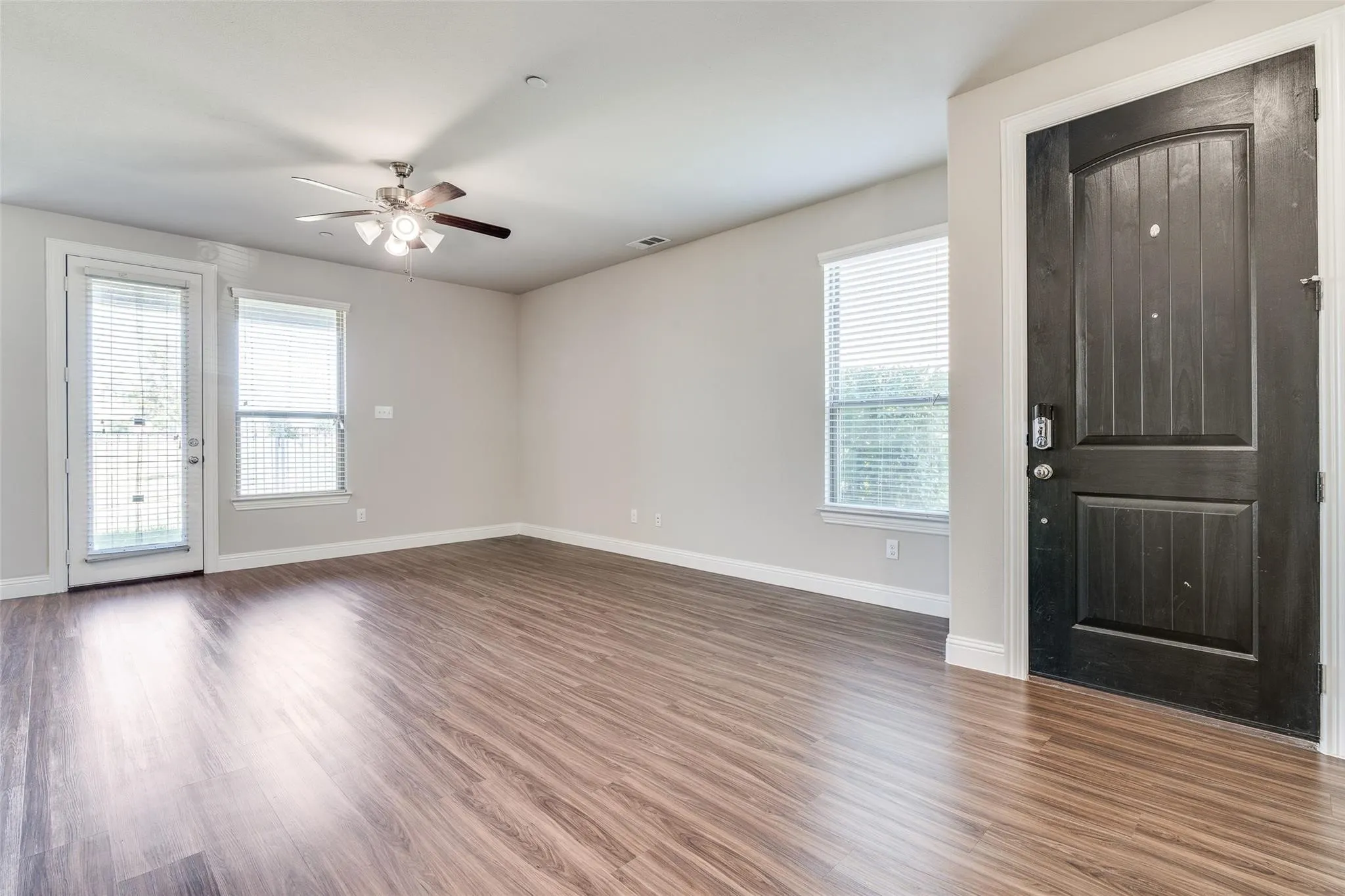 Townhouse For Rent in Collin County , 4533 Titus Circle, Plano, Texas 75024, 3 Bedroom, 3 Bathroom, 2 Garage spaces, 1,979 Sqft, built in 2018, mls#21390640, Real Estate Agent in Plano, Homes For Rent in Collin county, Homes For Rent in Plano, Realtor in Plano Texas, Real Estate Brokerage Independent Realty Texas, Luminita Cordes Realtor