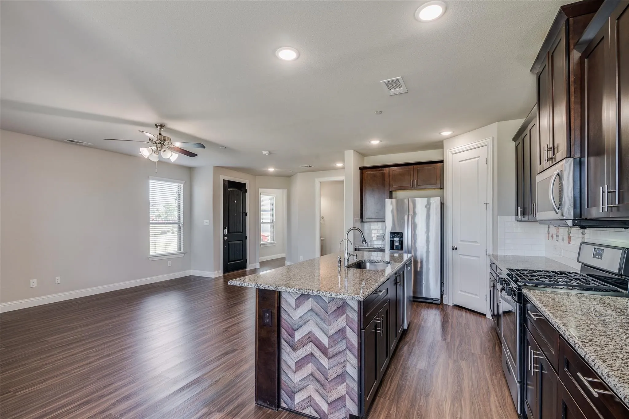 Townhouse For Rent in Collin County , 4533 Titus Circle, Plano, Texas 75024, 3 Bedroom, 3 Bathroom, 2 Garage spaces, 1,979 Sqft, built in 2018, mls#21390640, Real Estate Agent in Plano, Homes For Rent in Collin county, Homes For Rent in Plano, Realtor in Plano Texas, Real Estate Brokerage Independent Realty Texas, Luminita Cordes Realtor