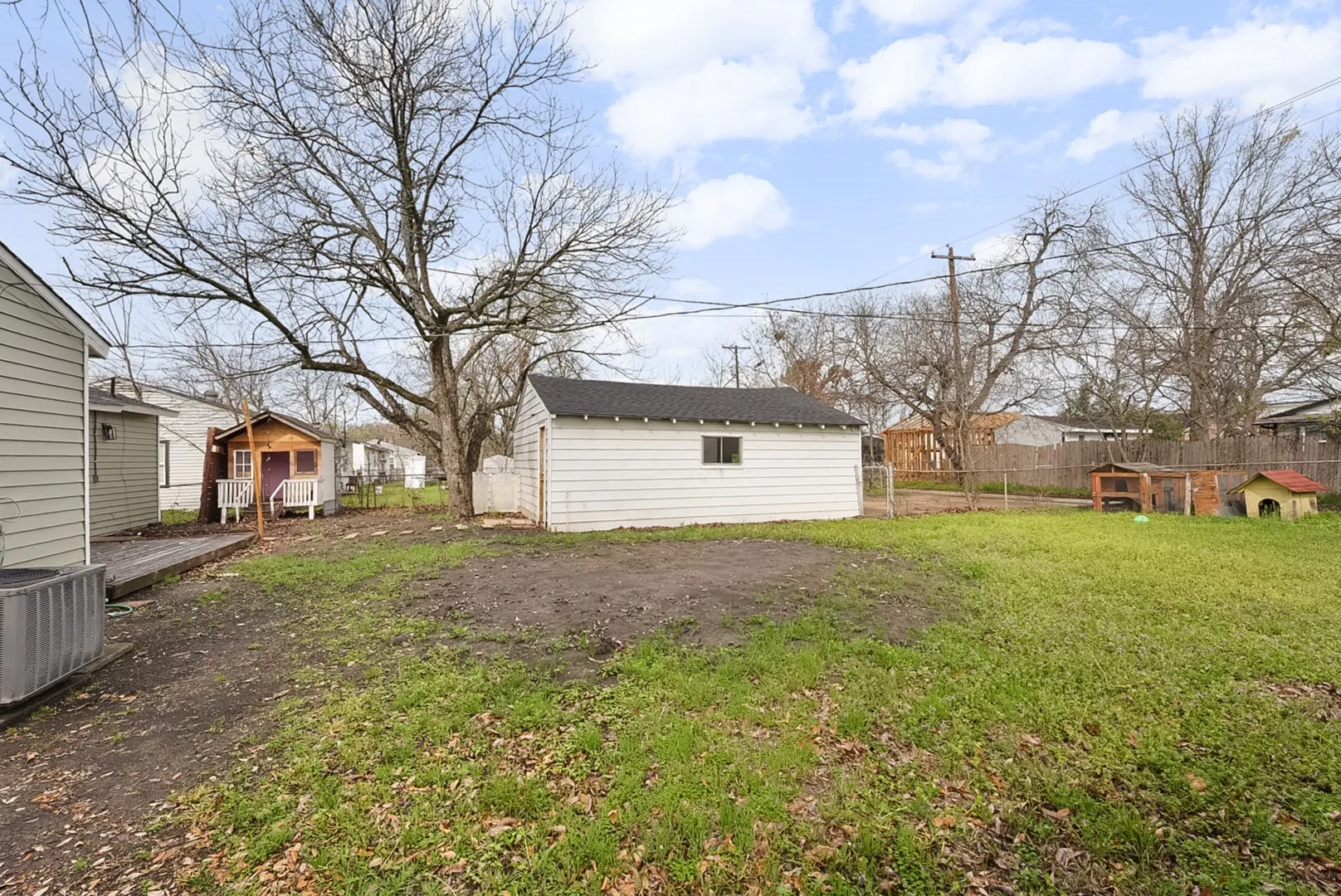 Single Family Residence For Sale in Dallas County , 2655 Larry Drive, Dallas, Texas 75228, 4 Bedroom, 2 Bathroom, 1 Garage spaces, 1,166 Sqft, built in 1954, mls#21390648, Real Estate Agent in Dallas, Homes For Sale in Dallas county, Homes For Sale in Dallas, Realtor in Dallas Texas, Real Estate Brokerage Independent Realty Texas, Luminita Cordes Realtor