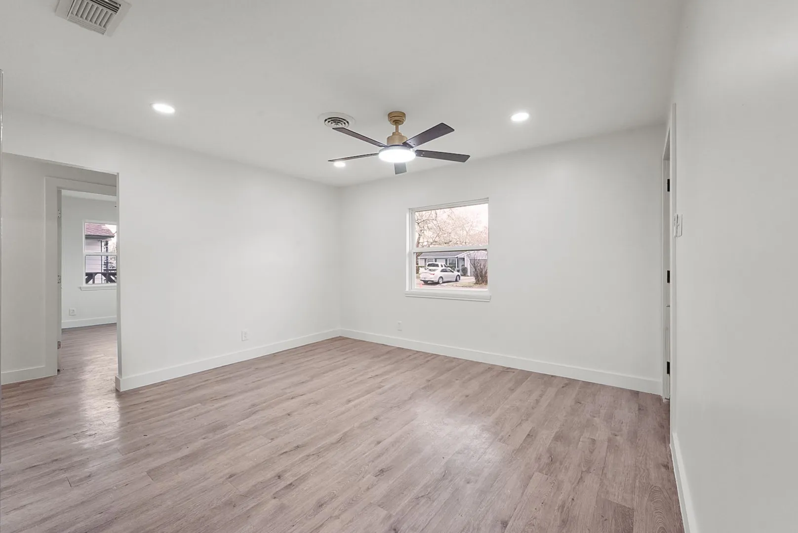 Single Family Residence For Sale in Dallas County , 2655 Larry Drive, Dallas, Texas 75228, 4 Bedroom, 2 Bathroom, 1 Garage spaces, 1,166 Sqft, built in 1954, mls#21390648, Real Estate Agent in Dallas, Homes For Sale in Dallas county, Homes For Sale in Dallas, Realtor in Dallas Texas, Real Estate Brokerage Independent Realty Texas, Luminita Cordes Realtor