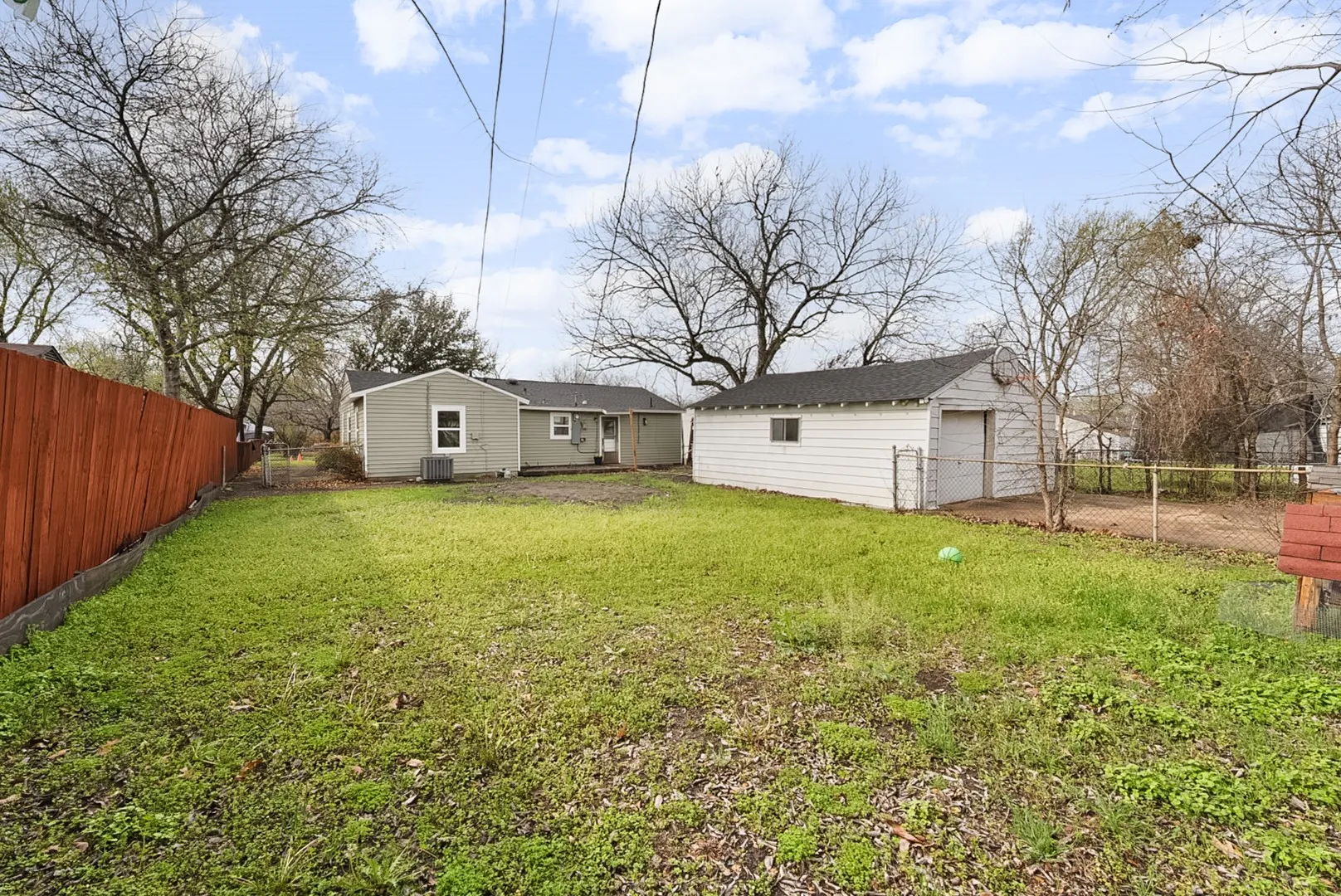 Single Family Residence For Sale in Dallas County , 2655 Larry Drive, Dallas, Texas 75228, 4 Bedroom, 2 Bathroom, 1 Garage spaces, 1,166 Sqft, built in 1954, mls#21390648, Real Estate Agent in Dallas, Homes For Sale in Dallas county, Homes For Sale in Dallas, Realtor in Dallas Texas, Real Estate Brokerage Independent Realty Texas, Luminita Cordes Realtor