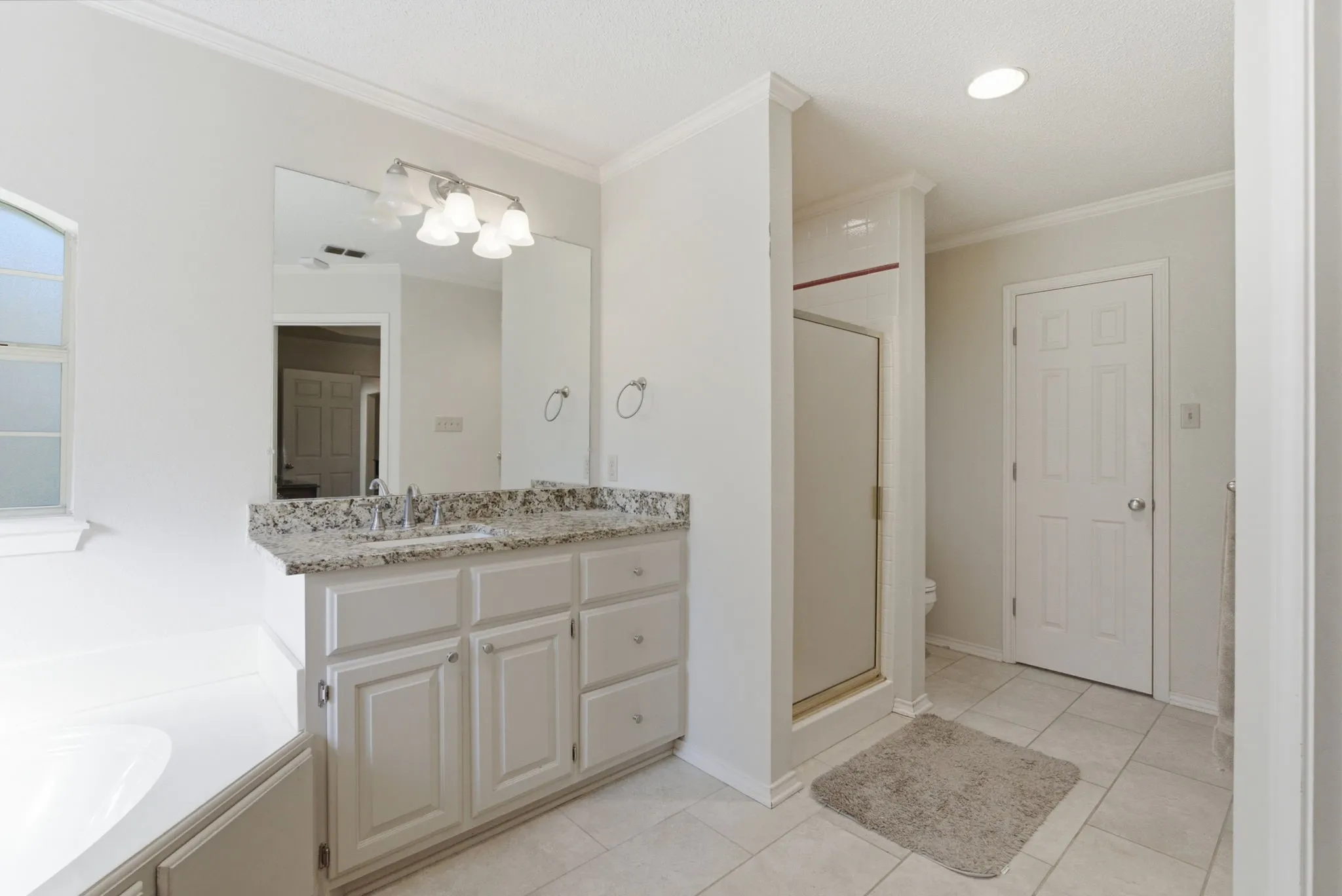 Single Family Residence For Sale in Smith County , 3309 Storey Lake Drive, Tyler, Texas 75707, 3 Bedroom, 2 Bathroom, 2 Garage spaces, 1,995 Sqft, built in 1993, mls#21390391, Real Estate Agent in Tyler, Homes For Sale in Smith county, Homes For Sale in Tyler, Realtor in Tyler Texas, Real Estate Brokerage Independent Realty Texas, Luminita Cordes Realtor
