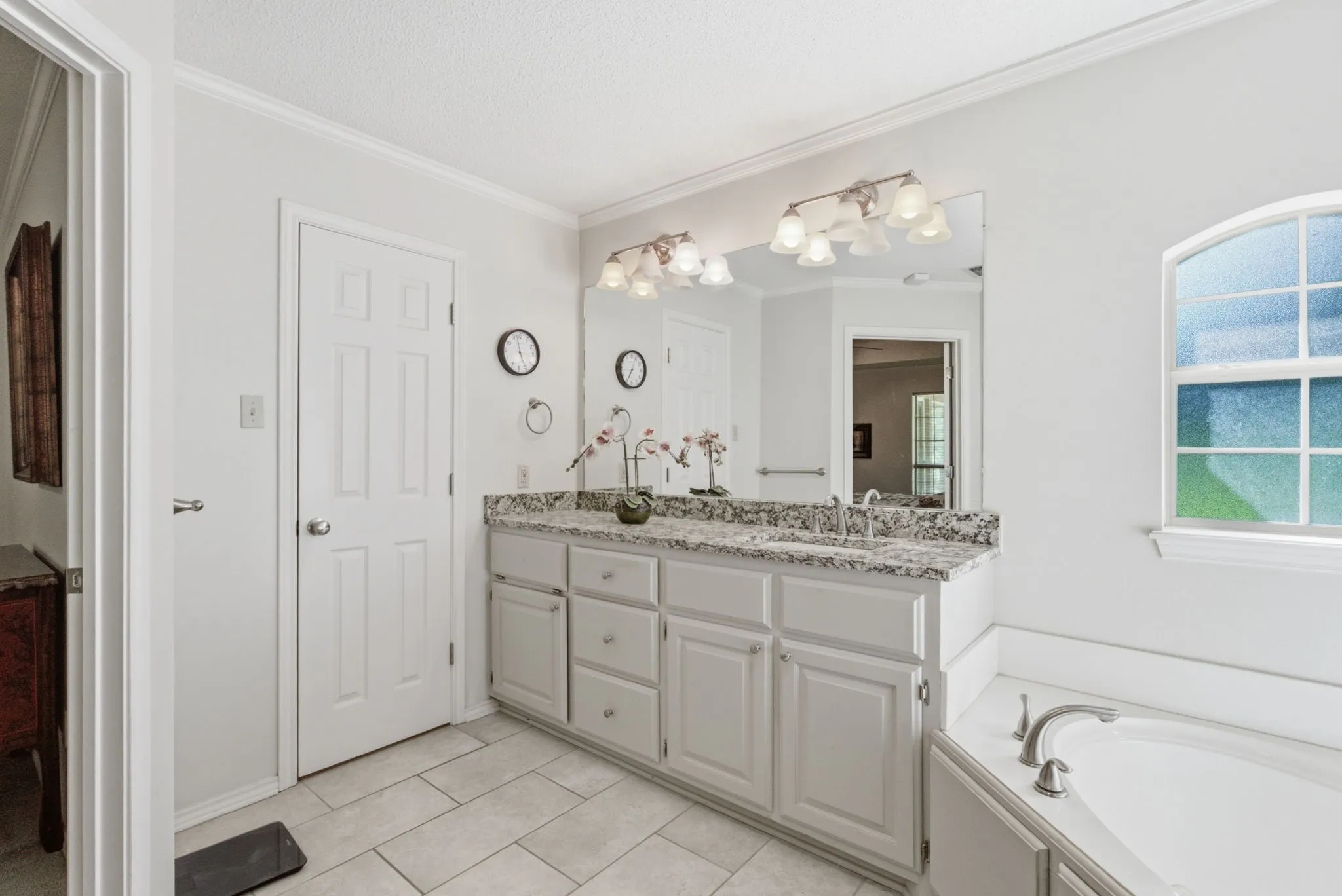 Single Family Residence For Sale in Smith County , 3309 Storey Lake Drive, Tyler, Texas 75707, 3 Bedroom, 2 Bathroom, 2 Garage spaces, 1,995 Sqft, built in 1993, mls#21390391, Real Estate Agent in Tyler, Homes For Sale in Smith county, Homes For Sale in Tyler, Realtor in Tyler Texas, Real Estate Brokerage Independent Realty Texas, Luminita Cordes Realtor