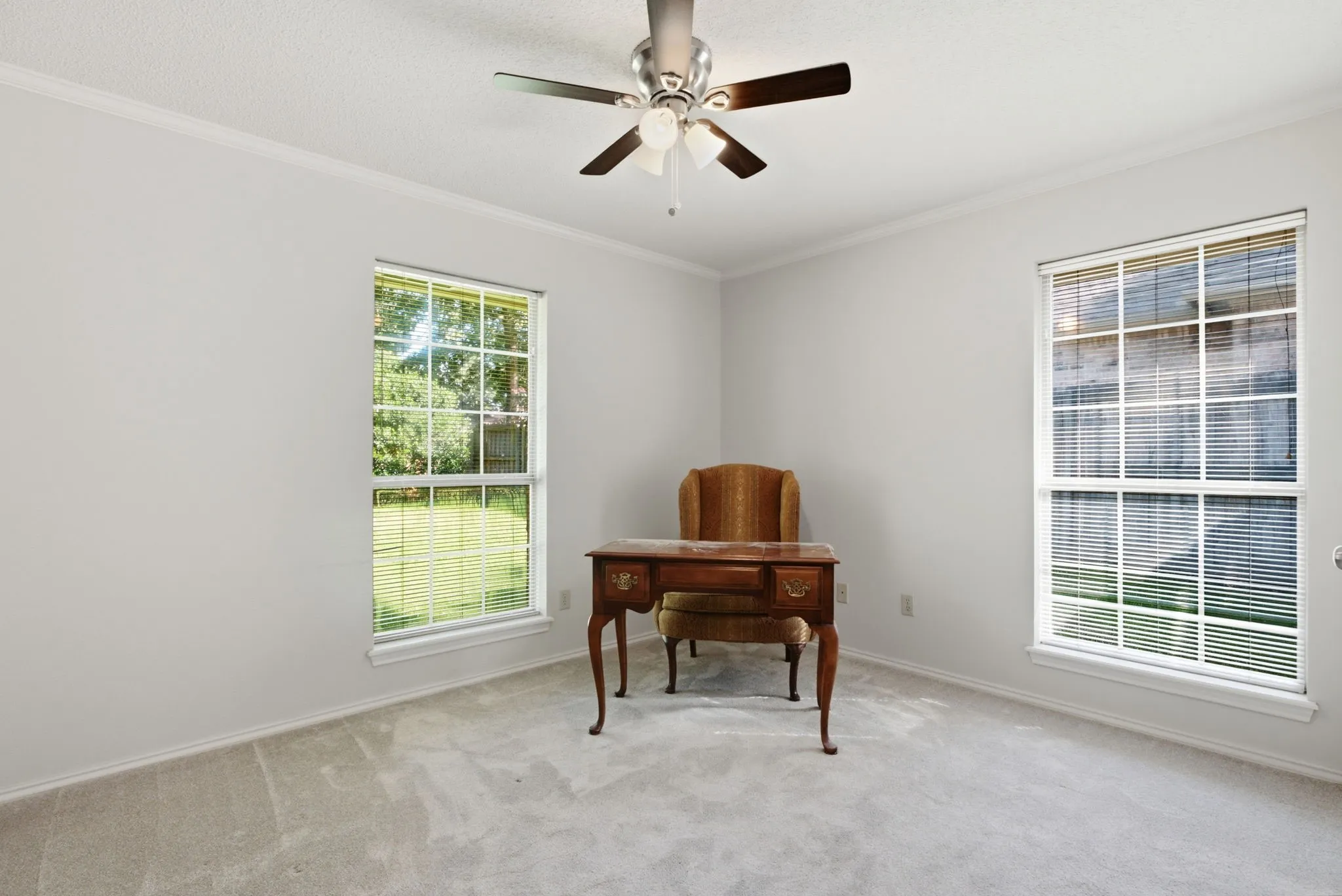 Single Family Residence For Sale in Smith County , 3309 Storey Lake Drive, Tyler, Texas 75707, 3 Bedroom, 2 Bathroom, 2 Garage spaces, 1,995 Sqft, built in 1993, mls#21390391, Real Estate Agent in Tyler, Homes For Sale in Smith county, Homes For Sale in Tyler, Realtor in Tyler Texas, Real Estate Brokerage Independent Realty Texas, Luminita Cordes Realtor
