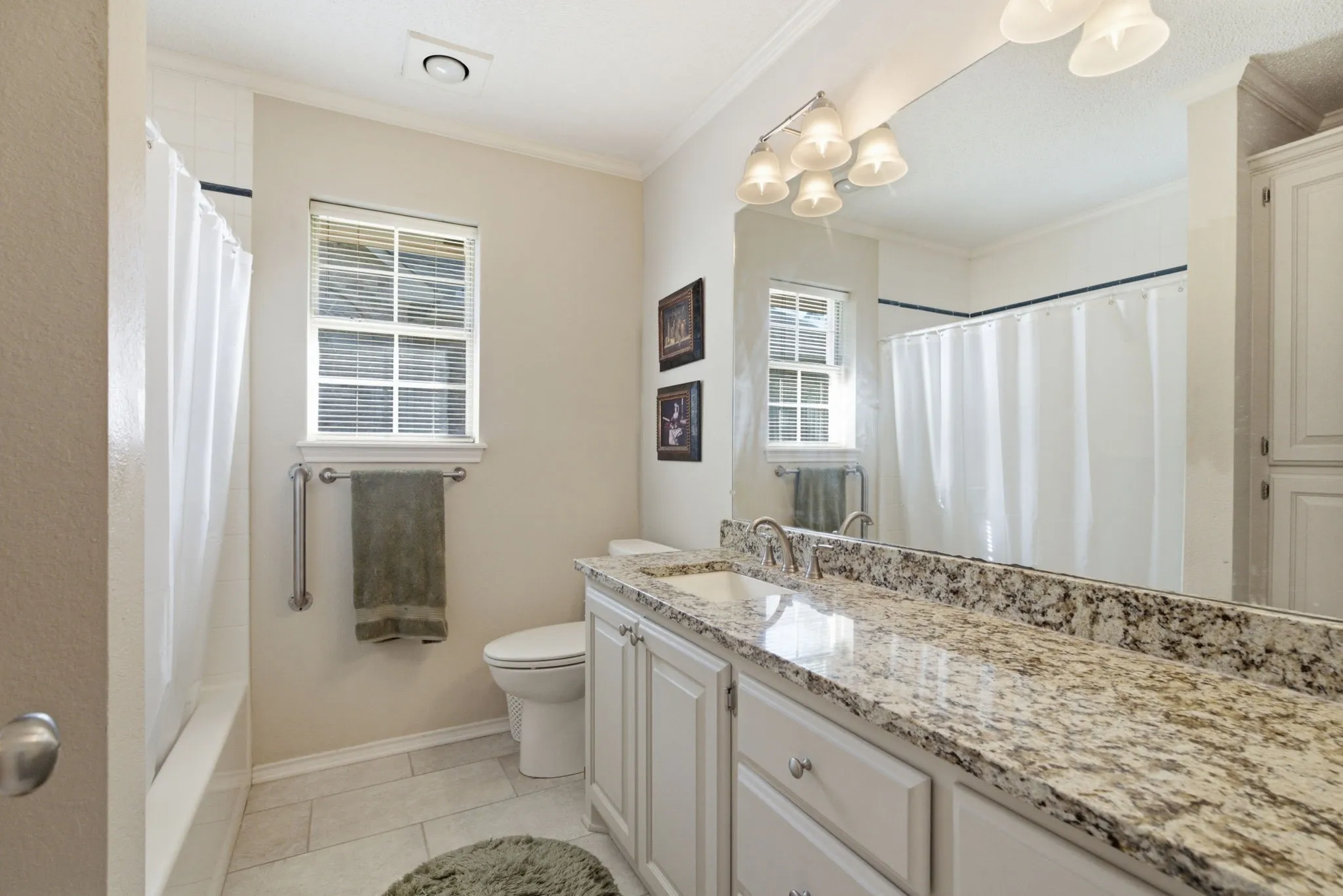 Single Family Residence For Sale in Smith County , 3309 Storey Lake Drive, Tyler, Texas 75707, 3 Bedroom, 2 Bathroom, 2 Garage spaces, 1,995 Sqft, built in 1993, mls#21390391, Real Estate Agent in Tyler, Homes For Sale in Smith county, Homes For Sale in Tyler, Realtor in Tyler Texas, Real Estate Brokerage Independent Realty Texas, Luminita Cordes Realtor