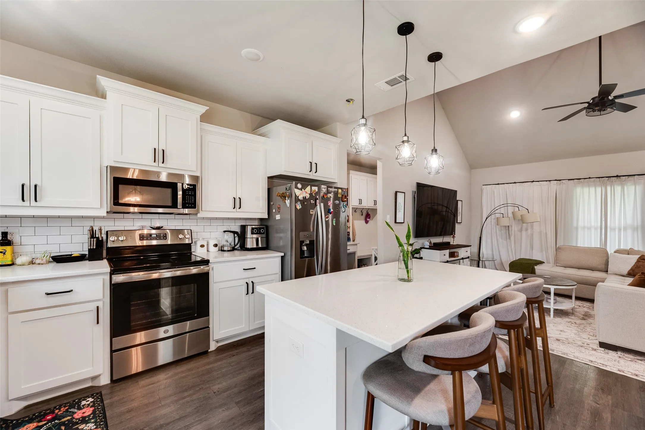 Single Family Residence For Rent in Hunt County , 3840 Mcdougal Street, Greenville, Texas 75401, 3 Bedroom, 2 Bathroom, 2 Garage spaces, 1,458 Sqft, built in 2021, mls#21390638, Real Estate Agent in Greenville, Homes For Rent in Hunt county, Homes For Rent in Greenville, Realtor in Greenville Texas, Real Estate Brokerage Independent Realty Texas, Luminita Cordes Realtor
