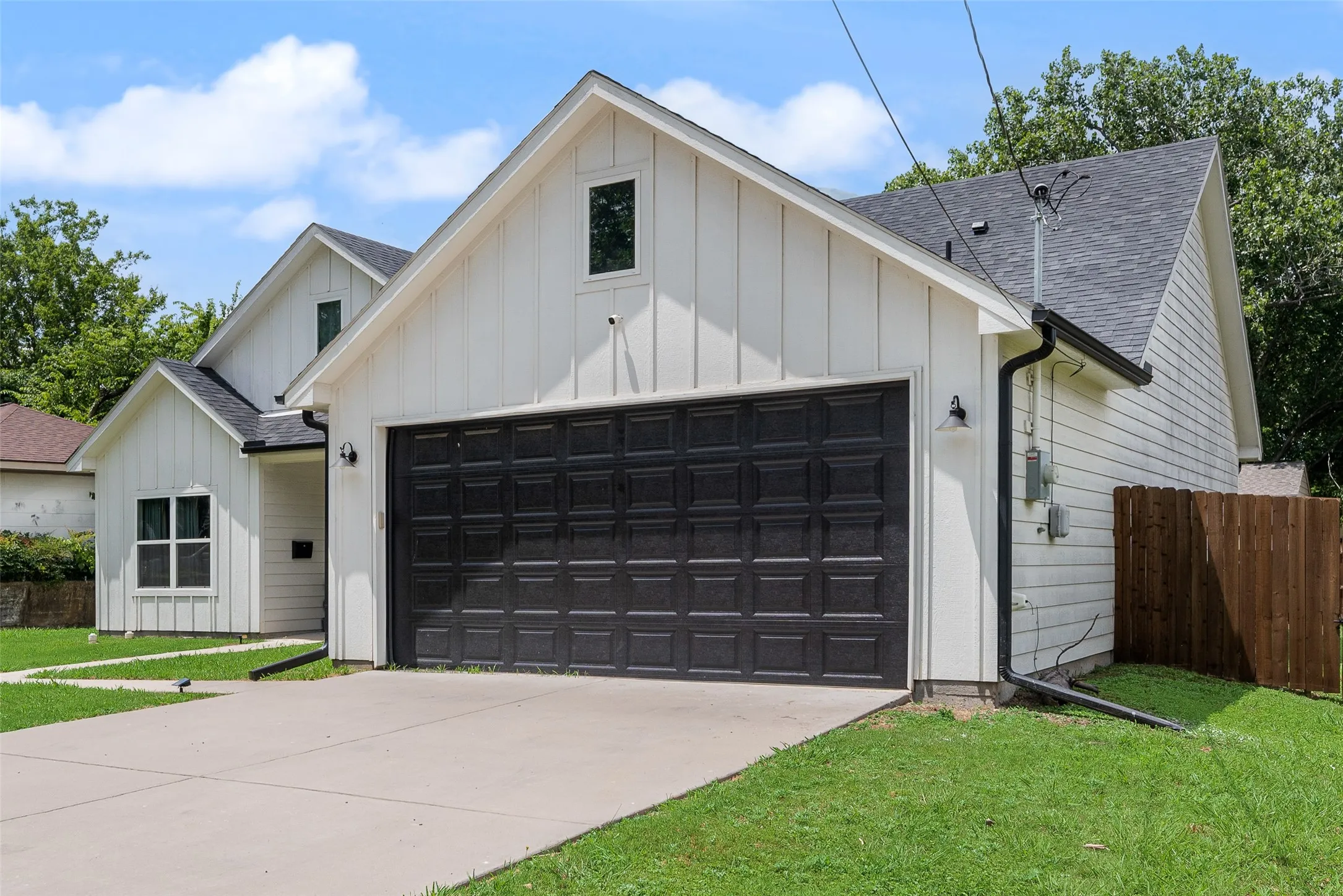 Single Family Residence For Rent in Hunt County , 3840 Mcdougal Street, Greenville, Texas 75401, 3 Bedroom, 2 Bathroom, 2 Garage spaces, 1,458 Sqft, built in 2021, mls#21390638, Real Estate Agent in Greenville, Homes For Rent in Hunt county, Homes For Rent in Greenville, Realtor in Greenville Texas, Real Estate Brokerage Independent Realty Texas, Luminita Cordes Realtor