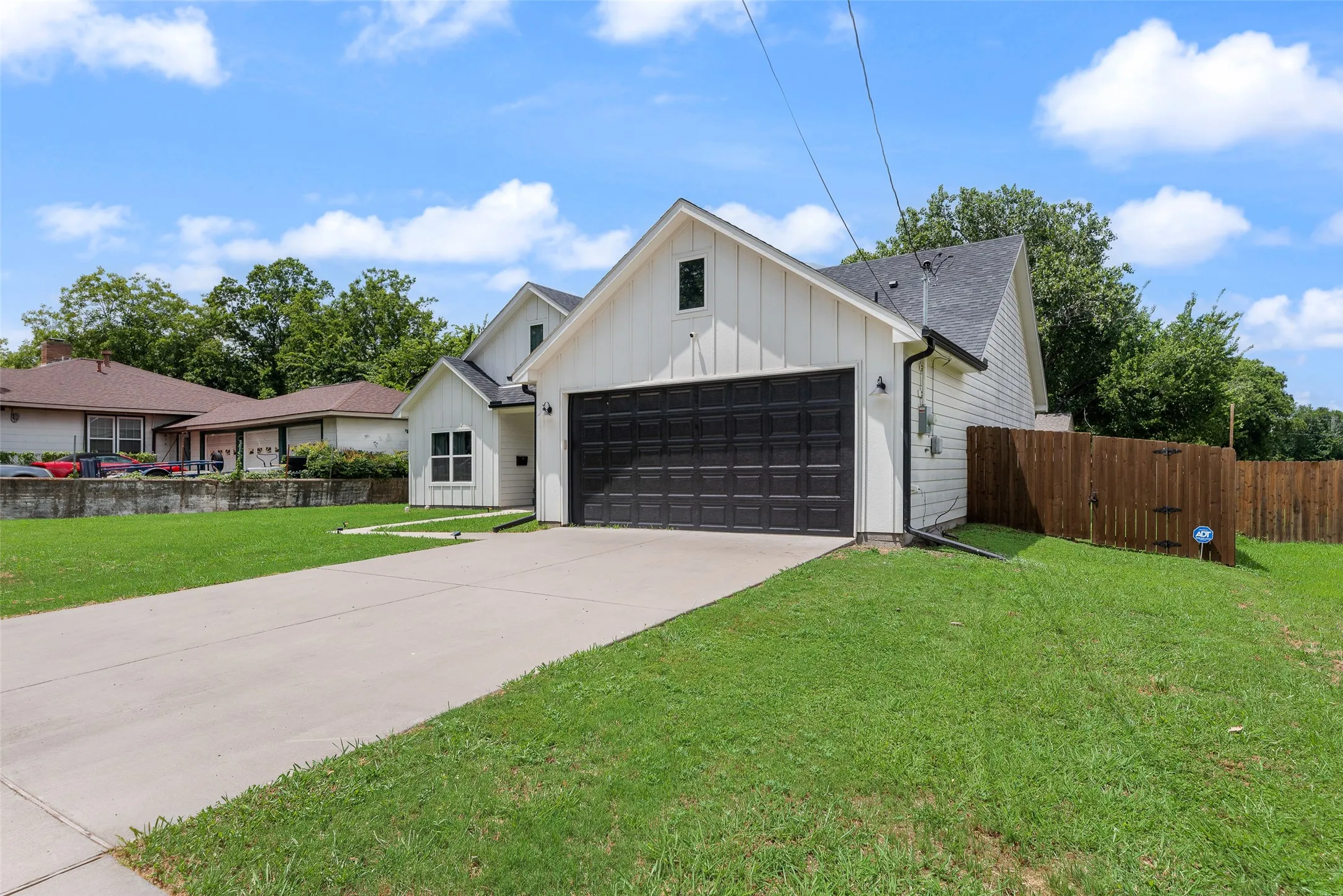 Single Family Residence For Rent in Hunt County , 3840 Mcdougal Street, Greenville, Texas 75401, 3 Bedroom, 2 Bathroom, 2 Garage spaces, 1,458 Sqft, built in 2021, mls#21390638, Real Estate Agent in Greenville, Homes For Rent in Hunt county, Homes For Rent in Greenville, Realtor in Greenville Texas, Real Estate Brokerage Independent Realty Texas, Luminita Cordes Realtor