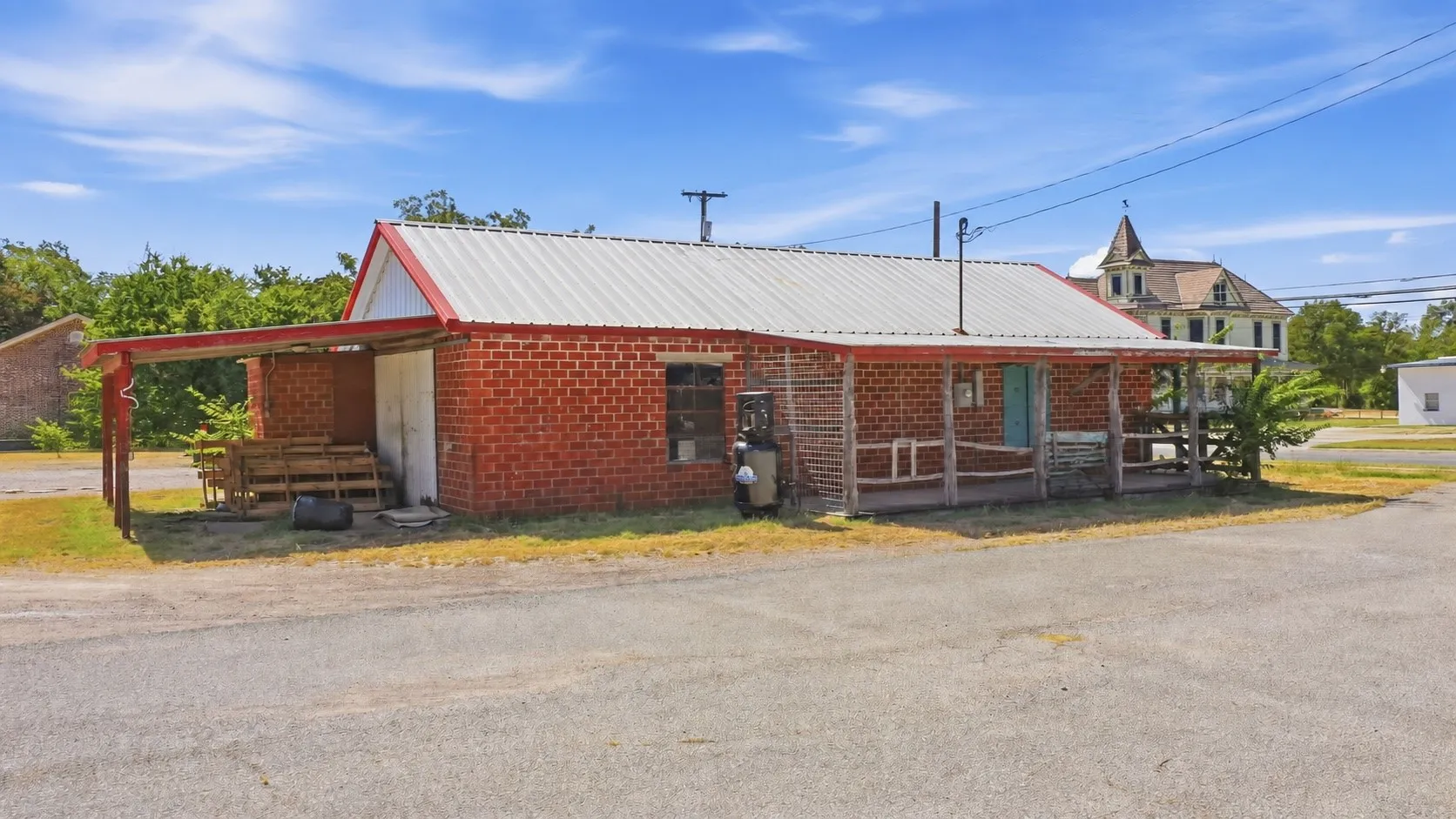 Retail For Sale in Erath County , 658 E Washington Street, Stephenville, Texas 76401, 0, 0, Garage spaces, 0 Sqft, built in 1970, mls#21388348, Real Estate Agent in Stephenville, Homes For Sale in Erath county, Homes For Sale in Stephenville, Realtor in Stephenville Texas, Real Estate Brokerage Independent Realty Texas, Luminita Cordes Realtor