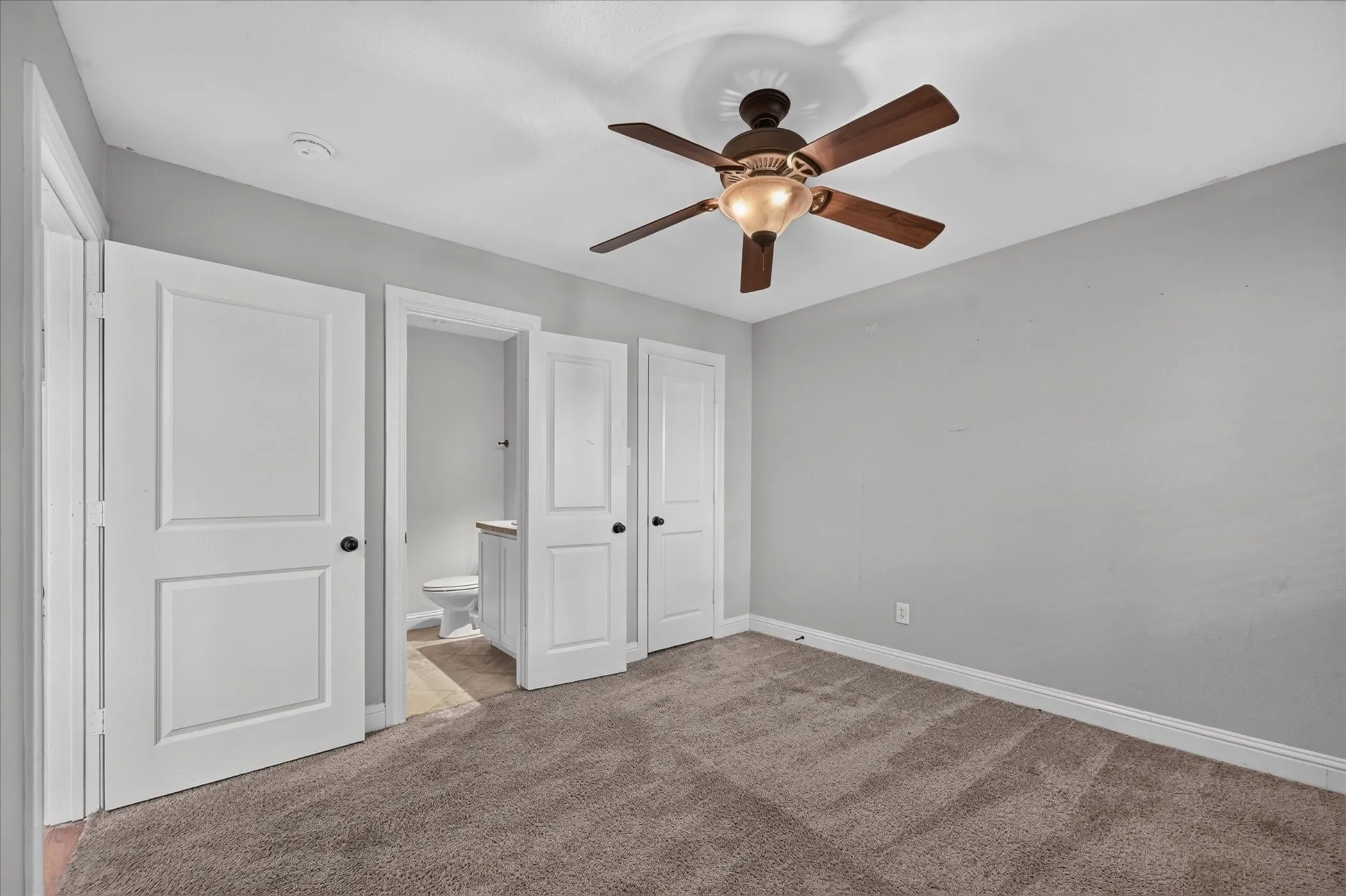 Townhouse For Sale in Dallas County , 3036 Carmel Street, Dallas, Texas 75204, 3 Bedroom, 4 Bathroom, 2 Garage spaces, 1,947 Sqft, built in 2005, mls#21388254, Real Estate Agent in Dallas, Homes For Sale in Dallas county, Homes For Sale in Dallas, Realtor in Dallas Texas, Real Estate Brokerage Independent Realty Texas, Luminita Cordes Realtor