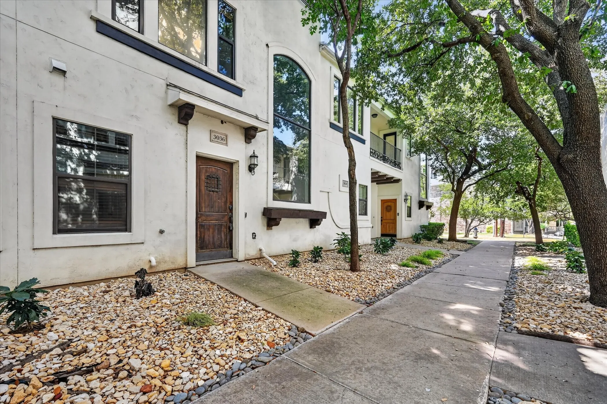 Townhouse For Sale in Dallas County , 3036 Carmel Street, Dallas, Texas 75204, 3 Bedroom, 4 Bathroom, 2 Garage spaces, 1,947 Sqft, built in 2005, mls#21388254, Real Estate Agent in Dallas, Homes For Sale in Dallas county, Homes For Sale in Dallas, Realtor in Dallas Texas, Real Estate Brokerage Independent Realty Texas, Luminita Cordes Realtor