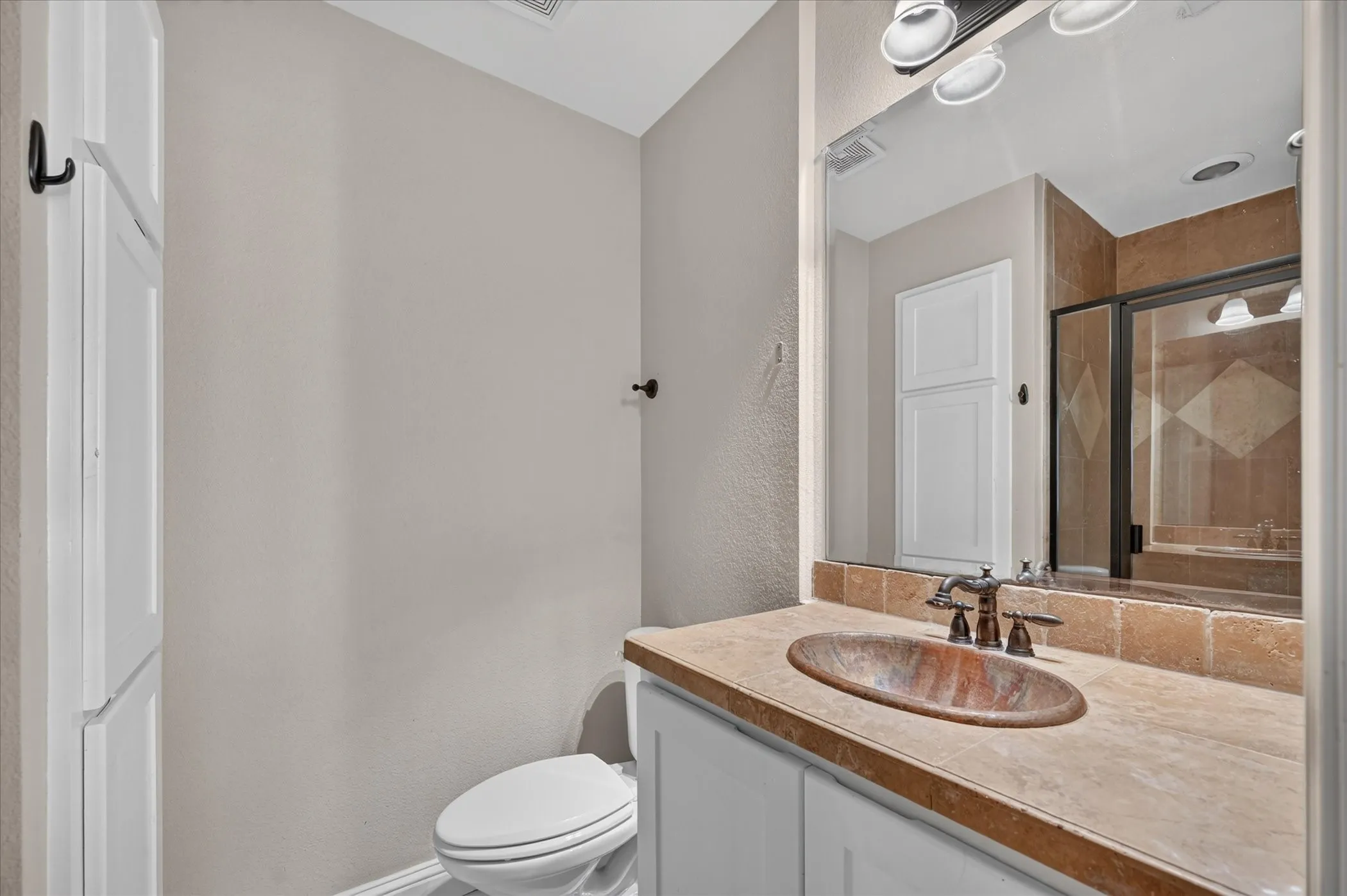 Townhouse For Sale in Dallas County , 3036 Carmel Street, Dallas, Texas 75204, 3 Bedroom, 4 Bathroom, 2 Garage spaces, 1,947 Sqft, built in 2005, mls#21388254, Real Estate Agent in Dallas, Homes For Sale in Dallas county, Homes For Sale in Dallas, Realtor in Dallas Texas, Real Estate Brokerage Independent Realty Texas, Luminita Cordes Realtor