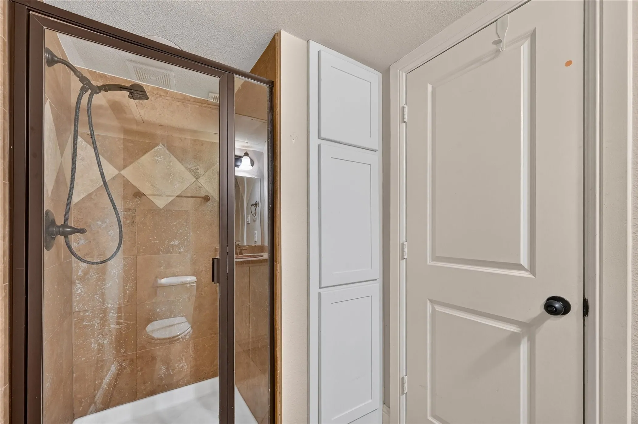 Townhouse For Sale in Dallas County , 3036 Carmel Street, Dallas, Texas 75204, 3 Bedroom, 4 Bathroom, 2 Garage spaces, 1,947 Sqft, built in 2005, mls#21388254, Real Estate Agent in Dallas, Homes For Sale in Dallas county, Homes For Sale in Dallas, Realtor in Dallas Texas, Real Estate Brokerage Independent Realty Texas, Luminita Cordes Realtor