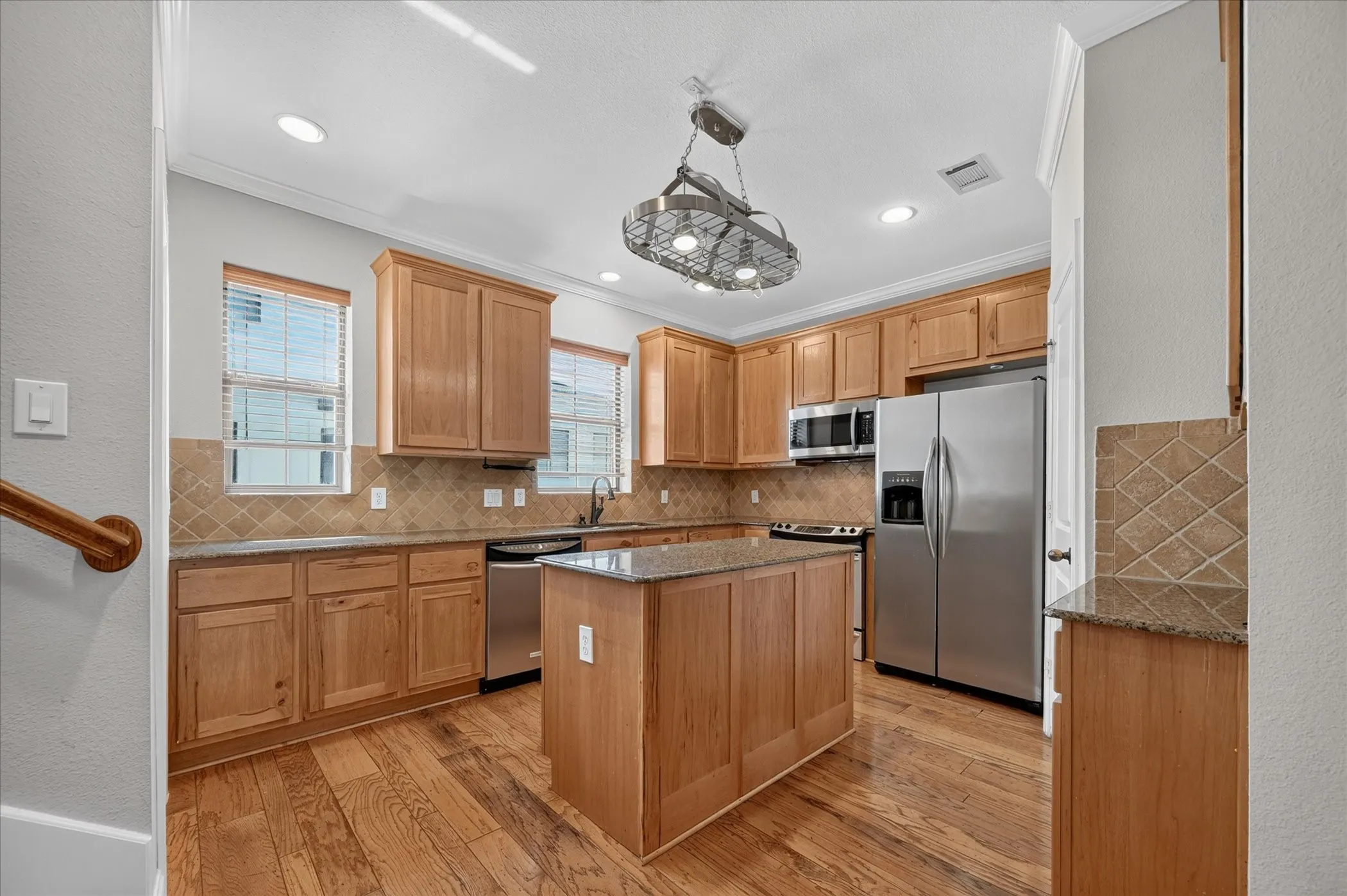 Townhouse For Sale in Dallas County , 3036 Carmel Street, Dallas, Texas 75204, 3 Bedroom, 4 Bathroom, 2 Garage spaces, 1,947 Sqft, built in 2005, mls#21388254, Real Estate Agent in Dallas, Homes For Sale in Dallas county, Homes For Sale in Dallas, Realtor in Dallas Texas, Real Estate Brokerage Independent Realty Texas, Luminita Cordes Realtor