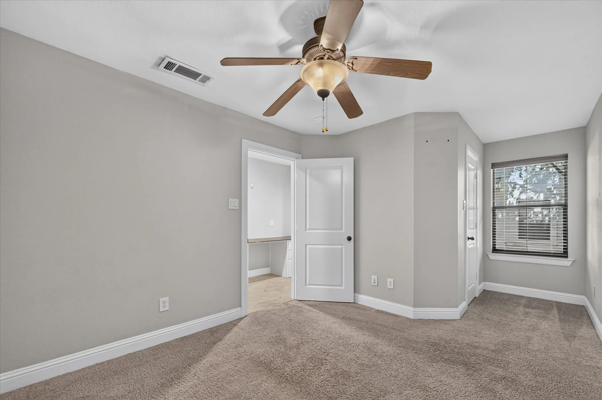 Townhouse For Sale in Dallas County , 3036 Carmel Street, Dallas, Texas 75204, 3 Bedroom, 4 Bathroom, 2 Garage spaces, 1,947 Sqft, built in 2005, mls#21388254, Real Estate Agent in Dallas, Homes For Sale in Dallas county, Homes For Sale in Dallas, Realtor in Dallas Texas, Real Estate Brokerage Independent Realty Texas, Luminita Cordes Realtor