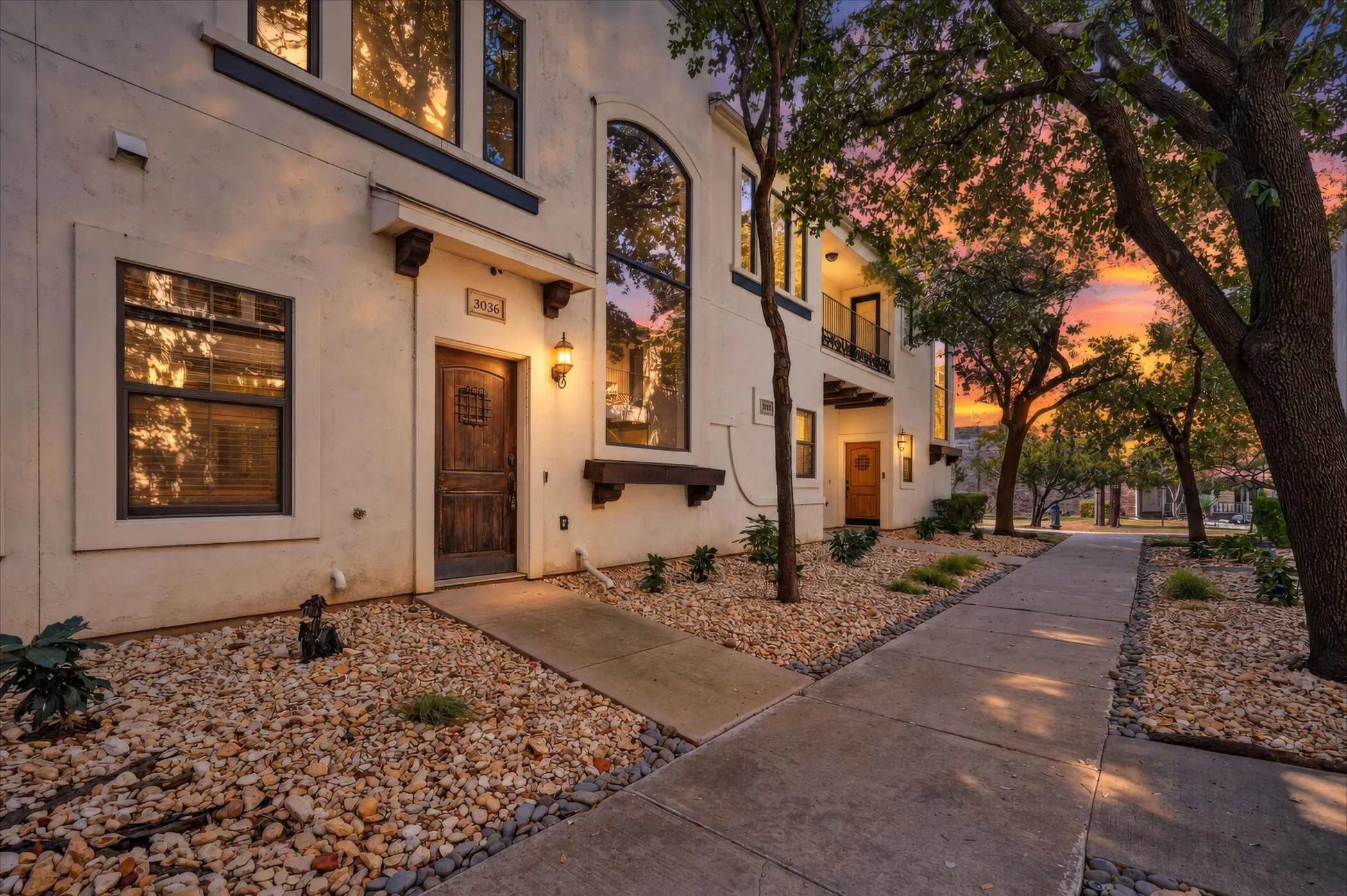 Townhouse For Sale in Dallas County , 3036 Carmel Street, Dallas, Texas 75204, 3 Bedroom, 4 Bathroom, 2 Garage spaces, 1,947 Sqft, built in 2005, mls#21388254, Real Estate Agent in Dallas, Homes For Sale in Dallas county, Homes For Sale in Dallas, Realtor in Dallas Texas, Real Estate Brokerage Independent Realty Texas, Luminita Cordes Realtor