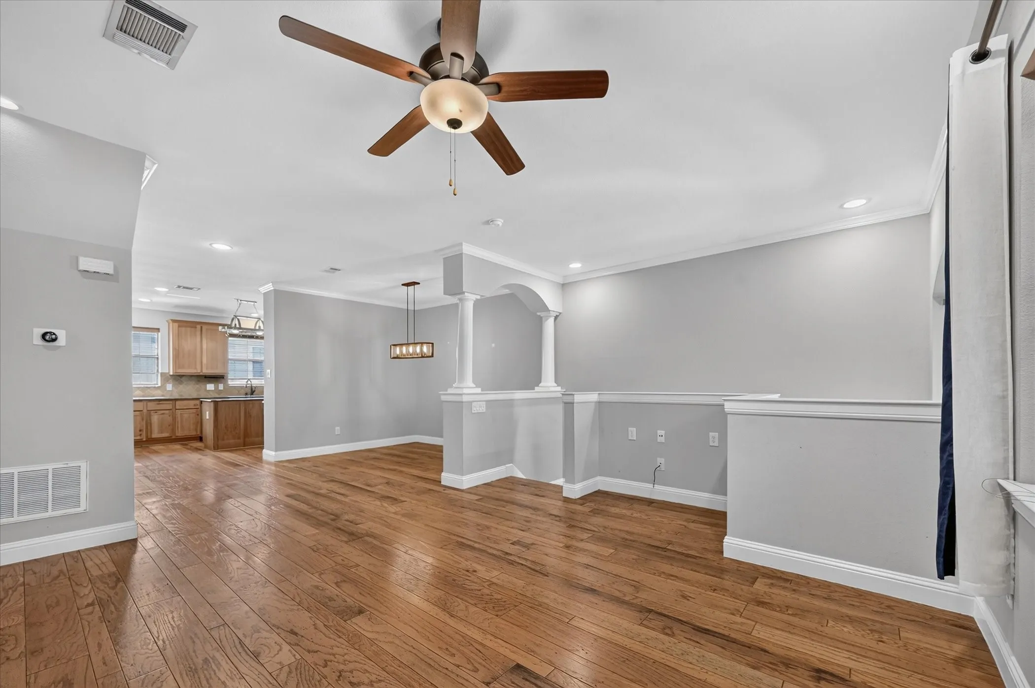 Townhouse For Sale in Dallas County , 3036 Carmel Street, Dallas, Texas 75204, 3 Bedroom, 4 Bathroom, 2 Garage spaces, 1,947 Sqft, built in 2005, mls#21388254, Real Estate Agent in Dallas, Homes For Sale in Dallas county, Homes For Sale in Dallas, Realtor in Dallas Texas, Real Estate Brokerage Independent Realty Texas, Luminita Cordes Realtor