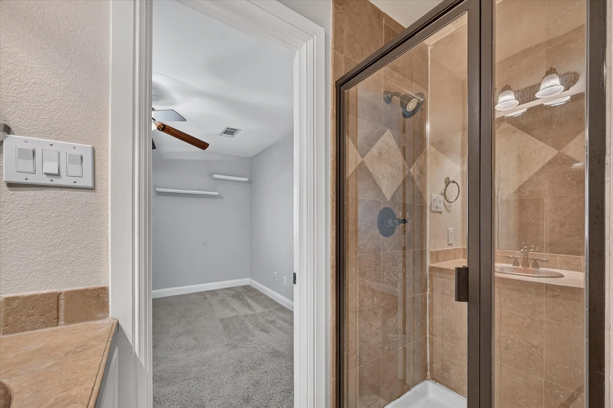 Townhouse For Sale in Dallas County , 3036 Carmel Street, Dallas, Texas 75204, 3 Bedroom, 4 Bathroom, 2 Garage spaces, 1,947 Sqft, built in 2005, mls#21388254, Real Estate Agent in Dallas, Homes For Sale in Dallas county, Homes For Sale in Dallas, Realtor in Dallas Texas, Real Estate Brokerage Independent Realty Texas, Luminita Cordes Realtor