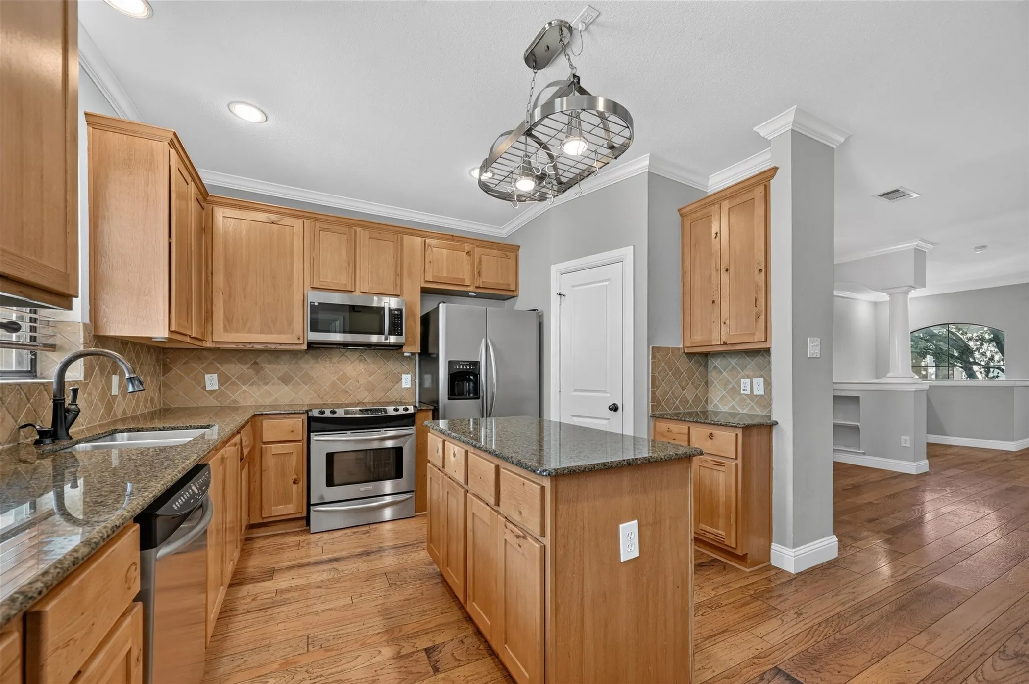 Townhouse For Sale in Dallas County , 3036 Carmel Street, Dallas, Texas 75204, 3 Bedroom, 4 Bathroom, 2 Garage spaces, 1,947 Sqft, built in 2005, mls#21388254, Real Estate Agent in Dallas, Homes For Sale in Dallas county, Homes For Sale in Dallas, Realtor in Dallas Texas, Real Estate Brokerage Independent Realty Texas, Luminita Cordes Realtor