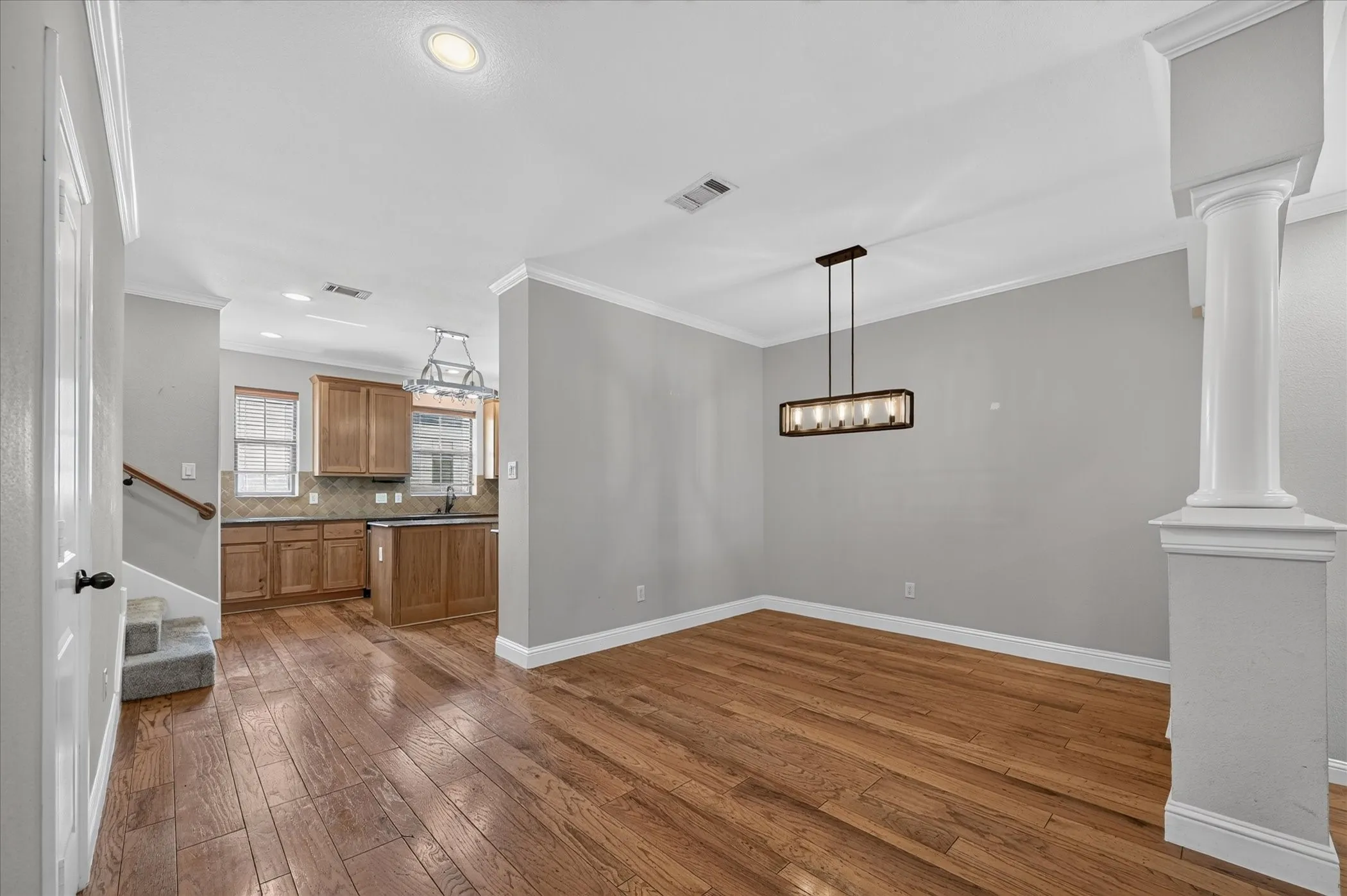 Townhouse For Sale in Dallas County , 3036 Carmel Street, Dallas, Texas 75204, 3 Bedroom, 4 Bathroom, 2 Garage spaces, 1,947 Sqft, built in 2005, mls#21388254, Real Estate Agent in Dallas, Homes For Sale in Dallas county, Homes For Sale in Dallas, Realtor in Dallas Texas, Real Estate Brokerage Independent Realty Texas, Luminita Cordes Realtor