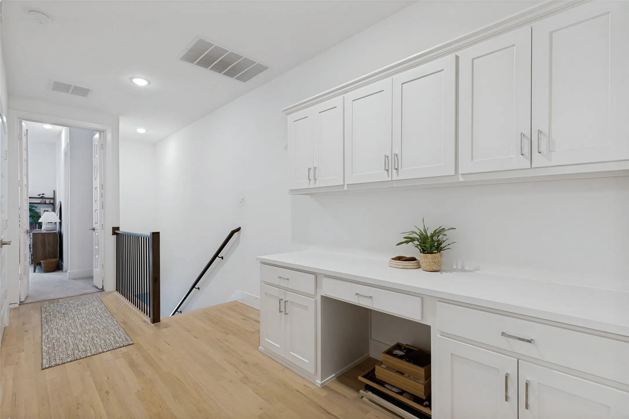 Single Family Residence For Rent in Dallas County , 8114 Fallston Court, Dallas, Texas 75231, 3 Bedroom, 3 Bathroom, 2 Garage spaces, 1,645 Sqft, built in 2022, mls#21390655, Real Estate Agent in Dallas, Homes For Rent in Dallas county, Homes For Rent in Dallas, Realtor in Dallas Texas, Real Estate Brokerage Independent Realty Texas, Luminita Cordes Realtor