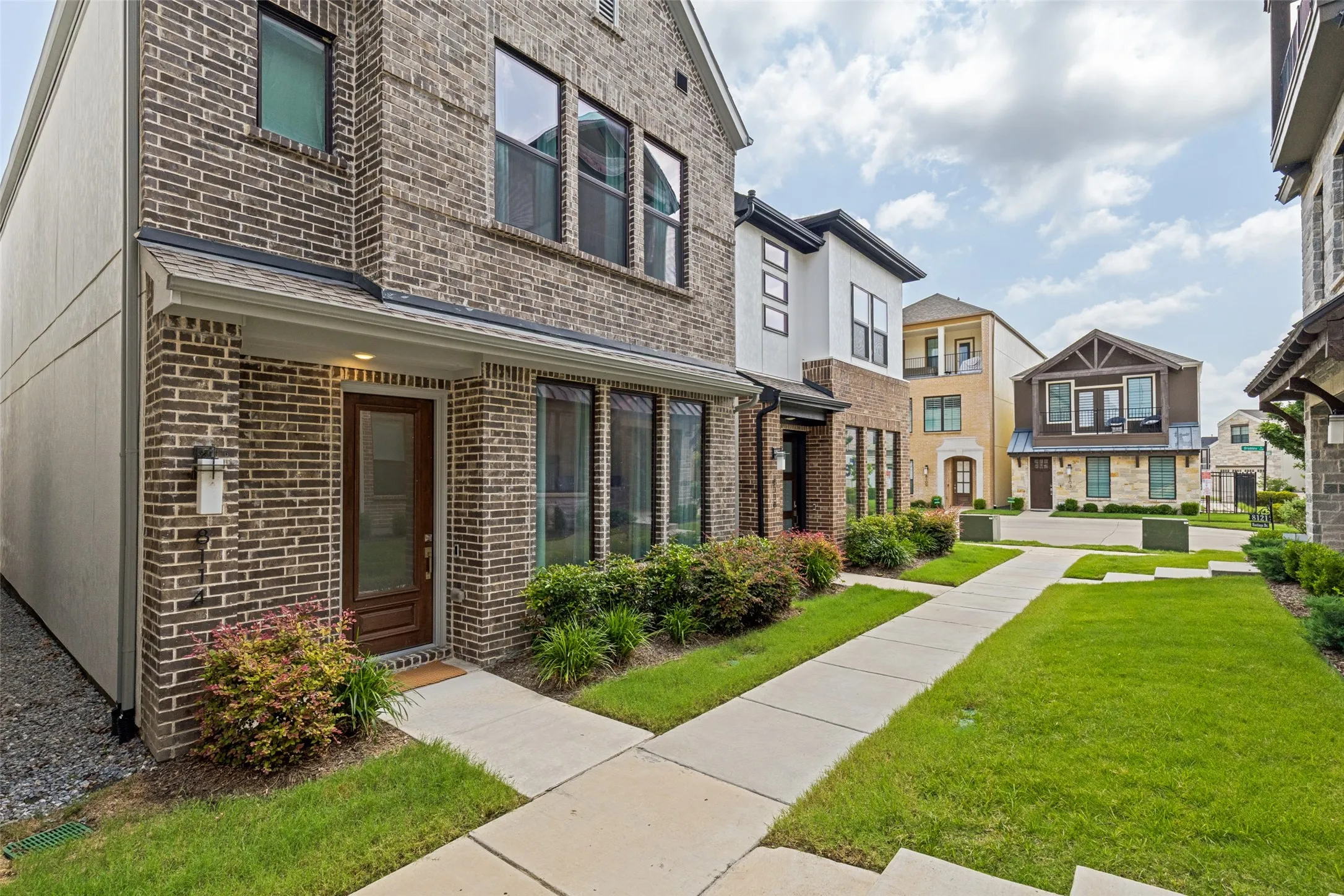 Single Family Residence For Rent in Dallas County , 8114 Fallston Court, Dallas, Texas 75231, 3 Bedroom, 3 Bathroom, 2 Garage spaces, 1,645 Sqft, built in 2022, mls#21390655, Real Estate Agent in Dallas, Homes For Rent in Dallas county, Homes For Rent in Dallas, Realtor in Dallas Texas, Real Estate Brokerage Independent Realty Texas, Luminita Cordes Realtor