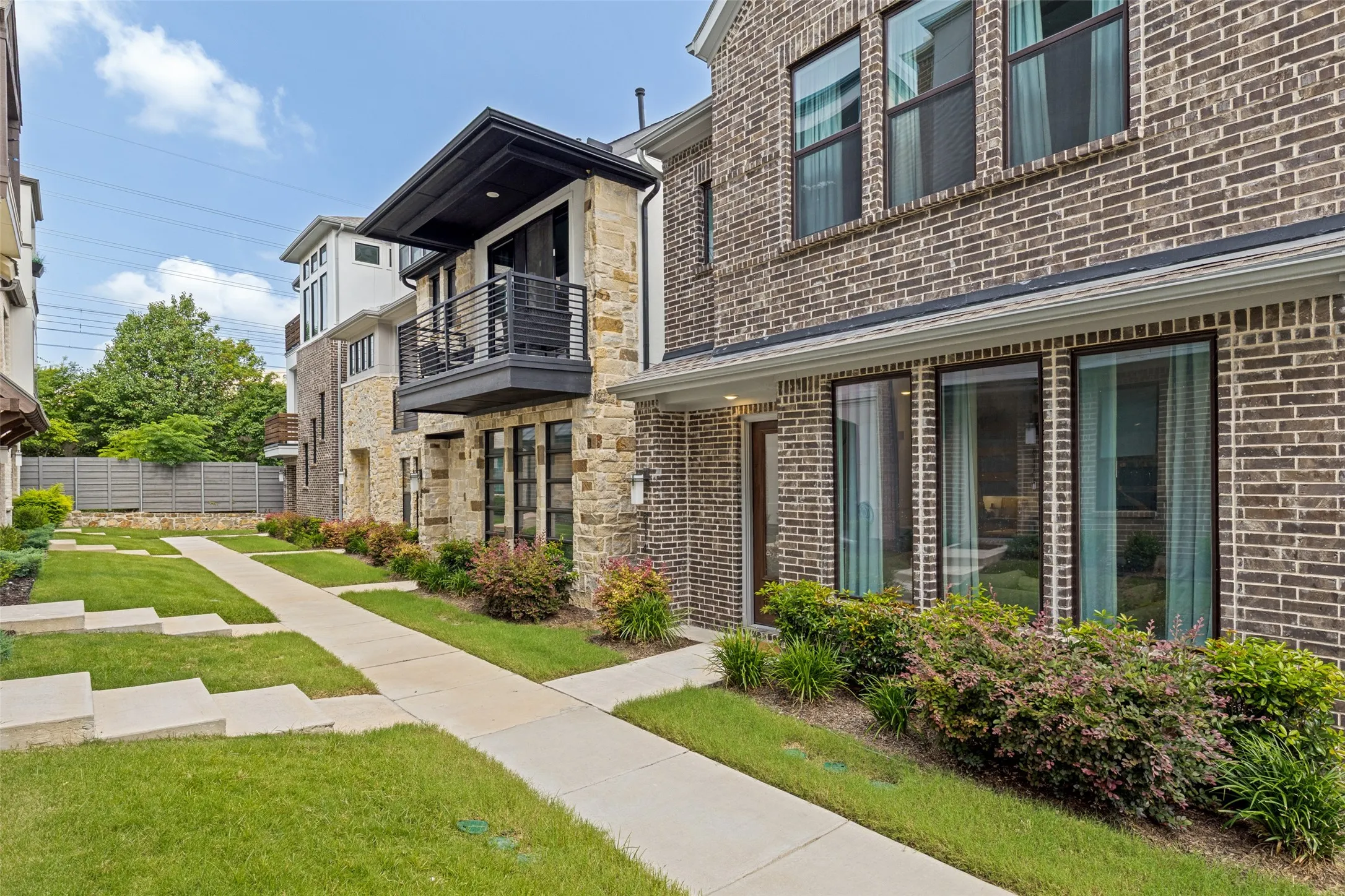 Single Family Residence For Rent in Dallas County , 8114 Fallston Court, Dallas, Texas 75231, 3 Bedroom, 3 Bathroom, 2 Garage spaces, 1,645 Sqft, built in 2022, mls#21390655, Real Estate Agent in Dallas, Homes For Rent in Dallas county, Homes For Rent in Dallas, Realtor in Dallas Texas, Real Estate Brokerage Independent Realty Texas, Luminita Cordes Realtor