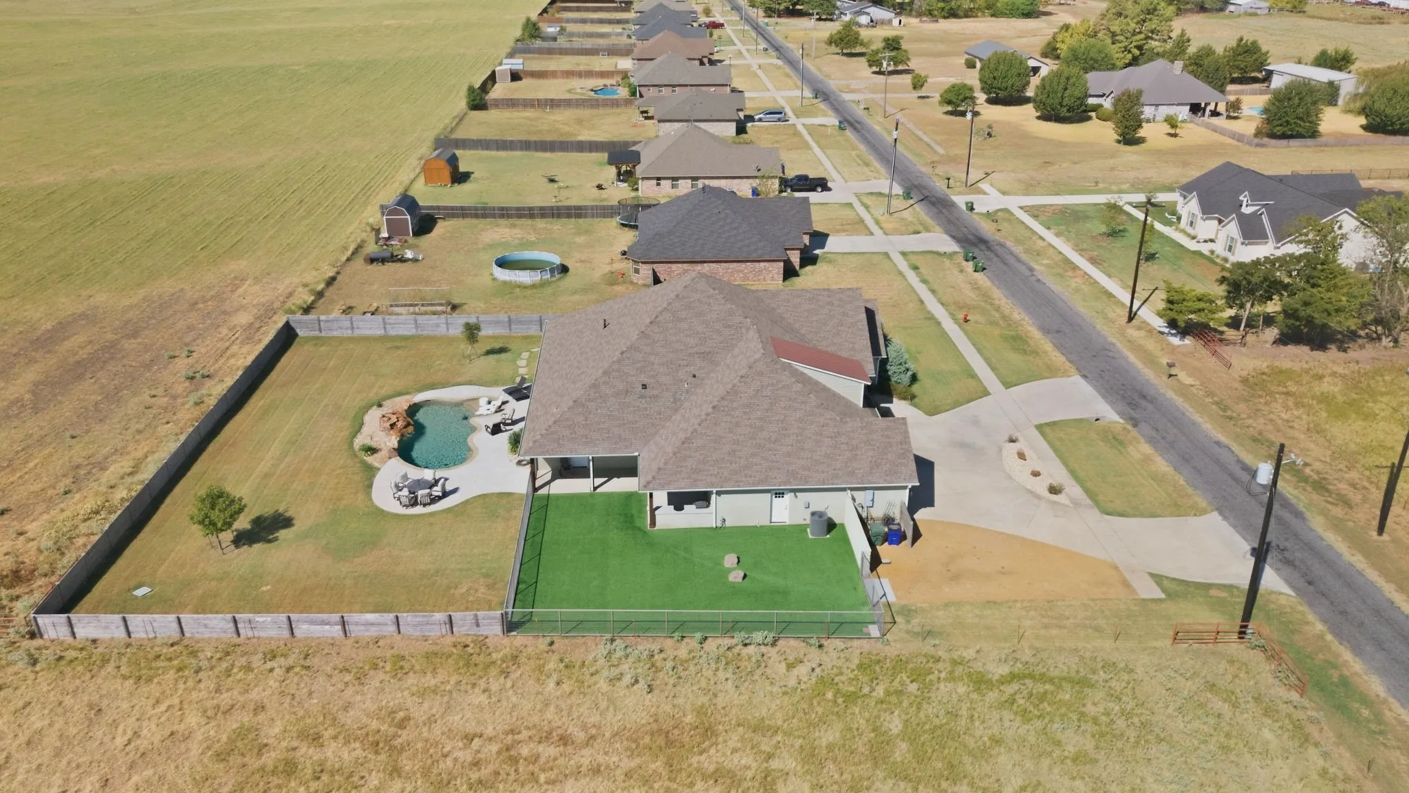 Single Family Residence For Sale in Grayson County , 568 Crow Road, Whitesboro, Texas 76273, 4 Bedroom, 4 Bathroom, 4 Garage spaces, 3,410 Sqft, built in 2018, mls#21387478, Real Estate Agent in Whitesboro, Homes For Sale in Grayson county, Homes For Sale in Whitesboro, Realtor in Whitesboro Texas, Real Estate Brokerage Independent Realty Texas, Luminita Cordes Realtor