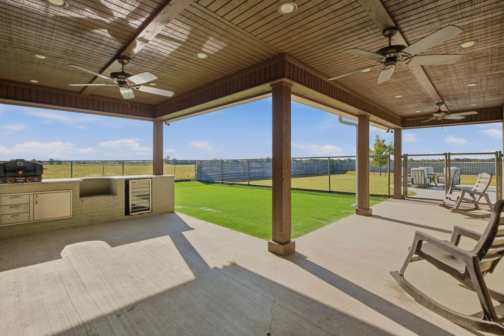 Single Family Residence For Sale in Grayson County , 568 Crow Road, Whitesboro, Texas 76273, 4 Bedroom, 4 Bathroom, 4 Garage spaces, 3,410 Sqft, built in 2018, mls#21387478, Real Estate Agent in Whitesboro, Homes For Sale in Grayson county, Homes For Sale in Whitesboro, Realtor in Whitesboro Texas, Real Estate Brokerage Independent Realty Texas, Luminita Cordes Realtor