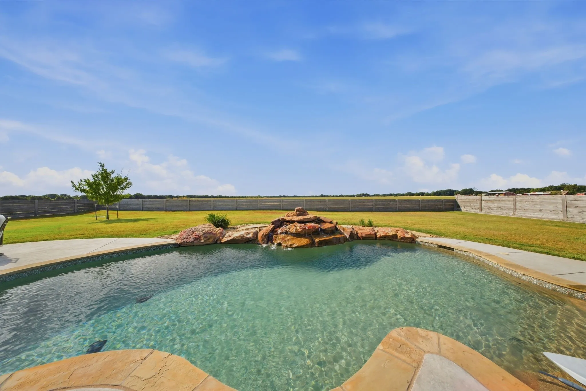 Single Family Residence For Sale in Grayson County , 568 Crow Road, Whitesboro, Texas 76273, 4 Bedroom, 4 Bathroom, 4 Garage spaces, 3,410 Sqft, built in 2018, mls#21387478, Real Estate Agent in Whitesboro, Homes For Sale in Grayson county, Homes For Sale in Whitesboro, Realtor in Whitesboro Texas, Real Estate Brokerage Independent Realty Texas, Luminita Cordes Realtor