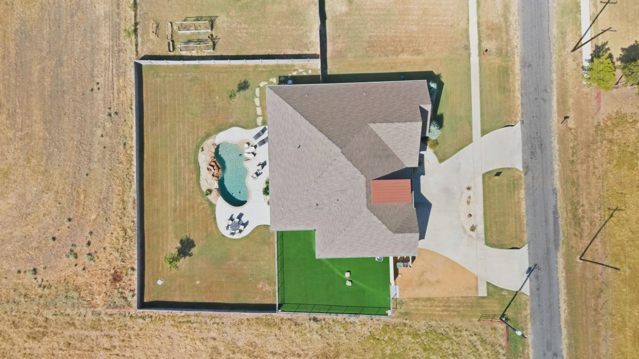Single Family Residence For Sale in Grayson County , 568 Crow Road, Whitesboro, Texas 76273, 4 Bedroom, 4 Bathroom, 4 Garage spaces, 3,410 Sqft, built in 2018, mls#21387478, Real Estate Agent in Whitesboro, Homes For Sale in Grayson county, Homes For Sale in Whitesboro, Realtor in Whitesboro Texas, Real Estate Brokerage Independent Realty Texas, Luminita Cordes Realtor