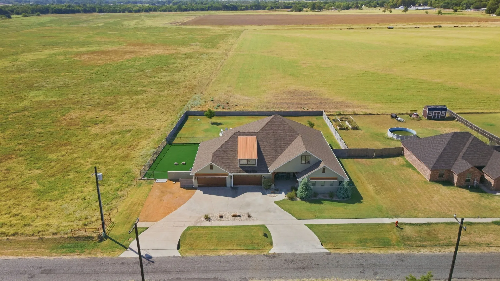 Single Family Residence For Sale in Grayson County , 568 Crow Road, Whitesboro, Texas 76273, 4 Bedroom, 4 Bathroom, 4 Garage spaces, 3,410 Sqft, built in 2018, mls#21387478, Real Estate Agent in Whitesboro, Homes For Sale in Grayson county, Homes For Sale in Whitesboro, Realtor in Whitesboro Texas, Real Estate Brokerage Independent Realty Texas, Luminita Cordes Realtor