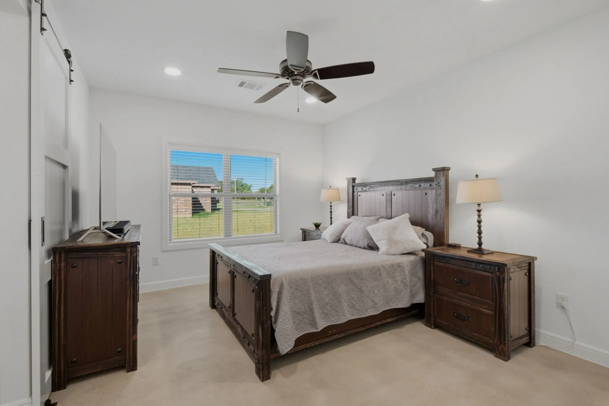 Single Family Residence For Sale in Grayson County , 568 Crow Road, Whitesboro, Texas 76273, 4 Bedroom, 4 Bathroom, 4 Garage spaces, 3,410 Sqft, built in 2018, mls#21387478, Real Estate Agent in Whitesboro, Homes For Sale in Grayson county, Homes For Sale in Whitesboro, Realtor in Whitesboro Texas, Real Estate Brokerage Independent Realty Texas, Luminita Cordes Realtor