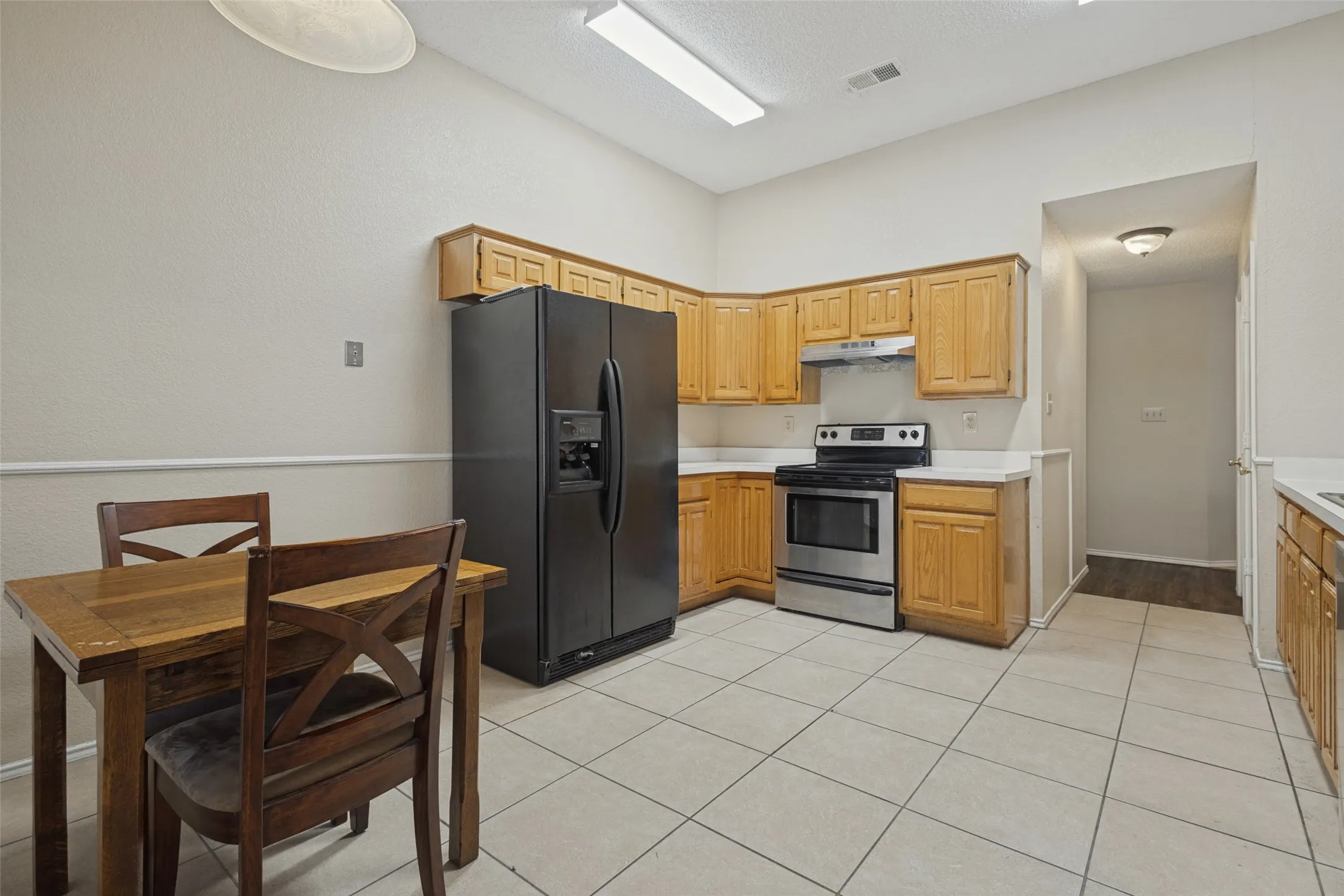 Single Family Residence For Sale in Denton County , 2105 Westview Trail, Denton, Texas 76207, 4 Bedroom, 2 Bathroom, 2 Garage spaces, 1,840 Sqft, built in 1989, mls#21390574, Real Estate Agent in Denton, Homes For Sale in Denton county, Homes For Sale in Denton, Realtor in Denton Texas, Real Estate Brokerage Independent Realty Texas, Luminita Cordes Realtor