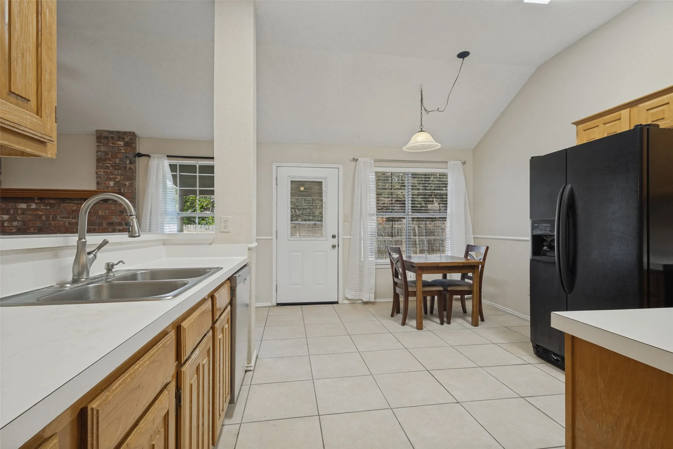 Single Family Residence For Sale in Denton County , 2105 Westview Trail, Denton, Texas 76207, 4 Bedroom, 2 Bathroom, 2 Garage spaces, 1,840 Sqft, built in 1989, mls#21390574, Real Estate Agent in Denton, Homes For Sale in Denton county, Homes For Sale in Denton, Realtor in Denton Texas, Real Estate Brokerage Independent Realty Texas, Luminita Cordes Realtor