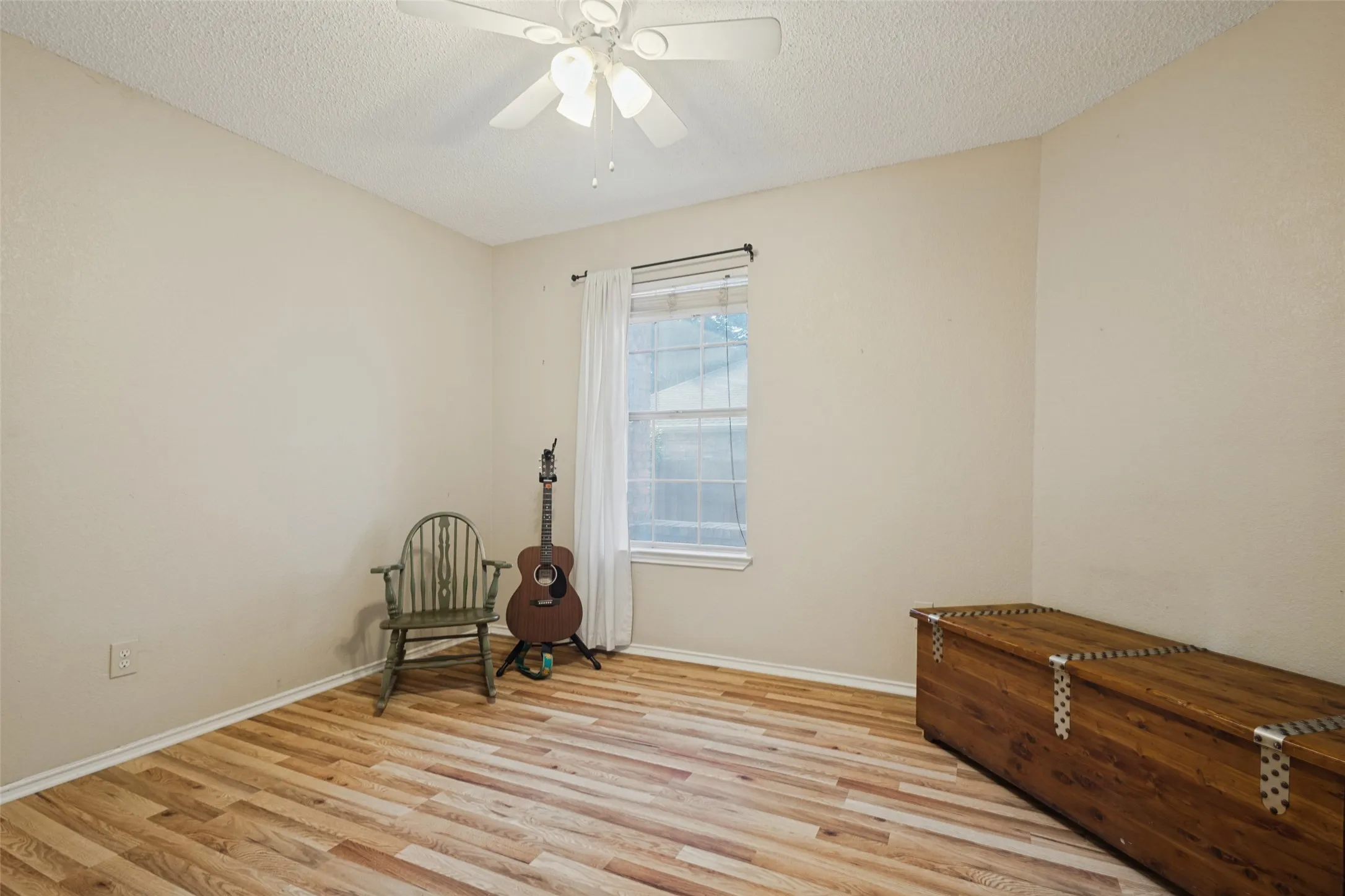 Single Family Residence For Sale in Denton County , 2105 Westview Trail, Denton, Texas 76207, 4 Bedroom, 2 Bathroom, 2 Garage spaces, 1,840 Sqft, built in 1989, mls#21390574, Real Estate Agent in Denton, Homes For Sale in Denton county, Homes For Sale in Denton, Realtor in Denton Texas, Real Estate Brokerage Independent Realty Texas, Luminita Cordes Realtor