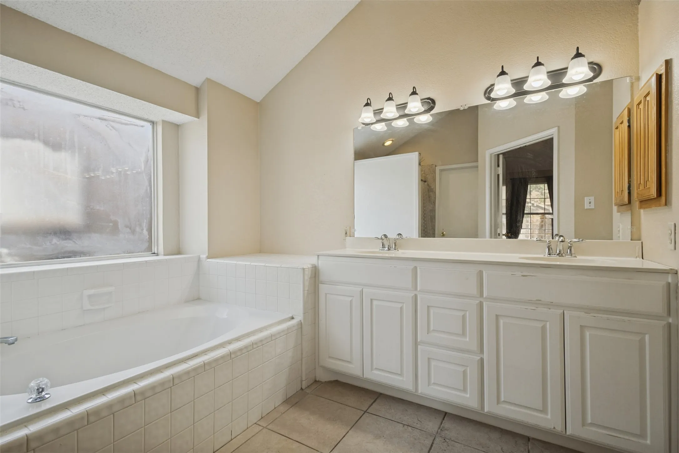 Single Family Residence For Sale in Denton County , 2105 Westview Trail, Denton, Texas 76207, 4 Bedroom, 2 Bathroom, 2 Garage spaces, 1,840 Sqft, built in 1989, mls#21390574, Real Estate Agent in Denton, Homes For Sale in Denton county, Homes For Sale in Denton, Realtor in Denton Texas, Real Estate Brokerage Independent Realty Texas, Luminita Cordes Realtor