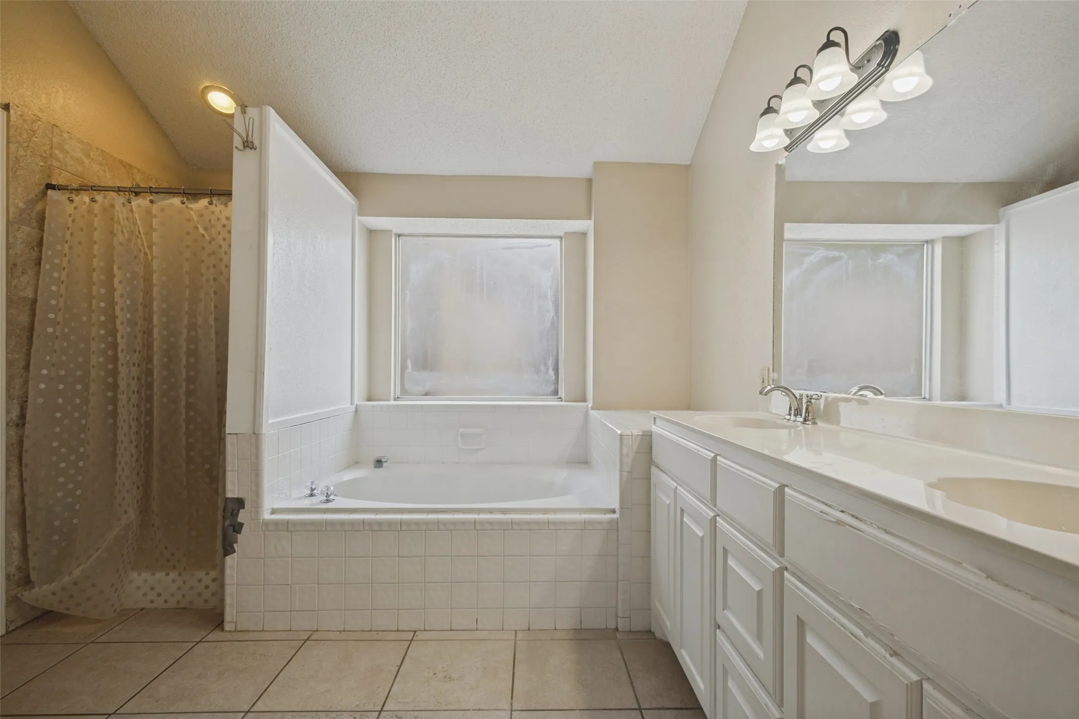 Single Family Residence For Sale in Denton County , 2105 Westview Trail, Denton, Texas 76207, 4 Bedroom, 2 Bathroom, 2 Garage spaces, 1,840 Sqft, built in 1989, mls#21390574, Real Estate Agent in Denton, Homes For Sale in Denton county, Homes For Sale in Denton, Realtor in Denton Texas, Real Estate Brokerage Independent Realty Texas, Luminita Cordes Realtor