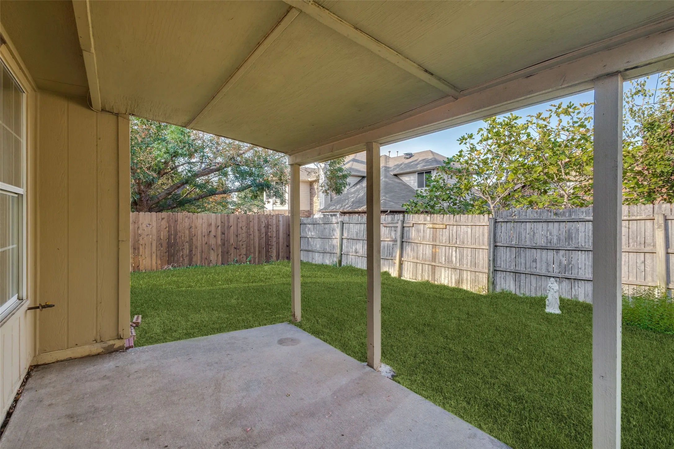 Single Family Residence For Sale in Denton County , 2105 Westview Trail, Denton, Texas 76207, 4 Bedroom, 2 Bathroom, 2 Garage spaces, 1,840 Sqft, built in 1989, mls#21390574, Real Estate Agent in Denton, Homes For Sale in Denton county, Homes For Sale in Denton, Realtor in Denton Texas, Real Estate Brokerage Independent Realty Texas, Luminita Cordes Realtor