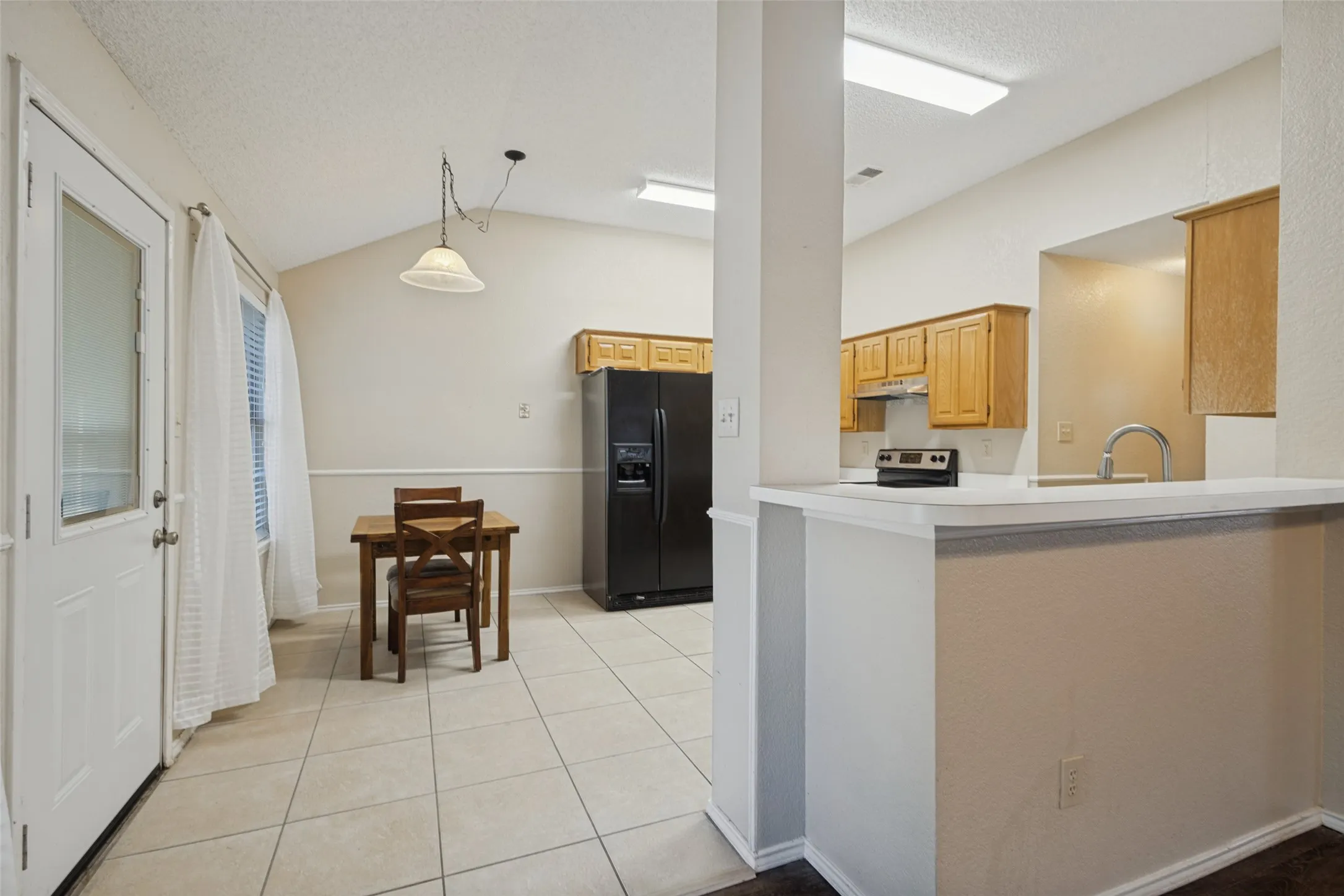 Single Family Residence For Sale in Denton County , 2105 Westview Trail, Denton, Texas 76207, 4 Bedroom, 2 Bathroom, 2 Garage spaces, 1,840 Sqft, built in 1989, mls#21390574, Real Estate Agent in Denton, Homes For Sale in Denton county, Homes For Sale in Denton, Realtor in Denton Texas, Real Estate Brokerage Independent Realty Texas, Luminita Cordes Realtor