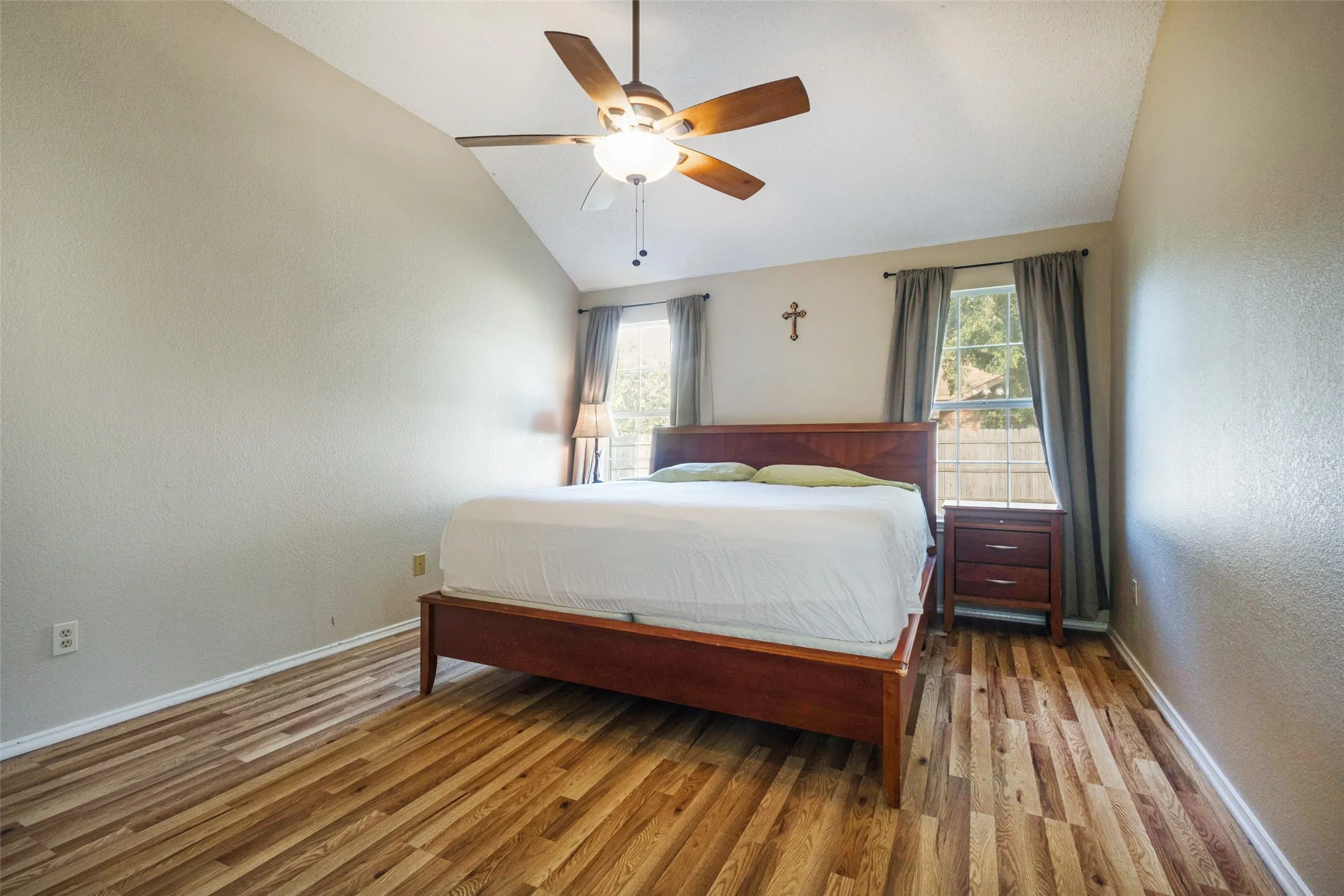 Single Family Residence For Sale in Denton County , 2105 Westview Trail, Denton, Texas 76207, 4 Bedroom, 2 Bathroom, 2 Garage spaces, 1,840 Sqft, built in 1989, mls#21390574, Real Estate Agent in Denton, Homes For Sale in Denton county, Homes For Sale in Denton, Realtor in Denton Texas, Real Estate Brokerage Independent Realty Texas, Luminita Cordes Realtor
