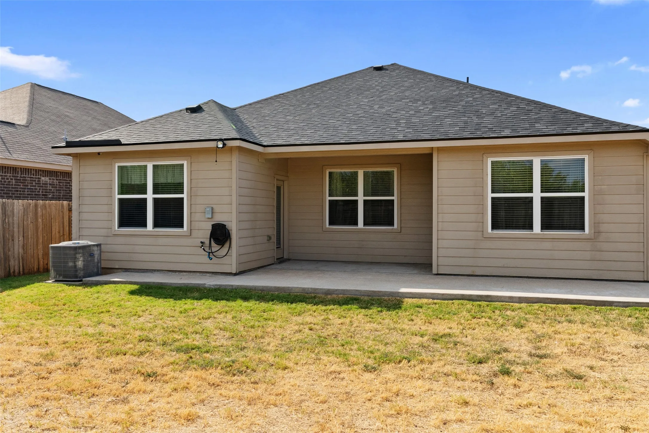 Single Family Residence For Sale in Tarrant County , 4128 Tower Bridge Lane, Crowley, Texas 76036, 3 Bedroom, 2 Bathroom, 2 Garage spaces, 1,575 Sqft, built in 2017, mls#21390148, Real Estate Agent in Crowley, Homes For Sale in Tarrant county, Homes For Sale in Crowley, Realtor in Crowley Texas, Real Estate Brokerage Independent Realty Texas, Luminita Cordes Realtor